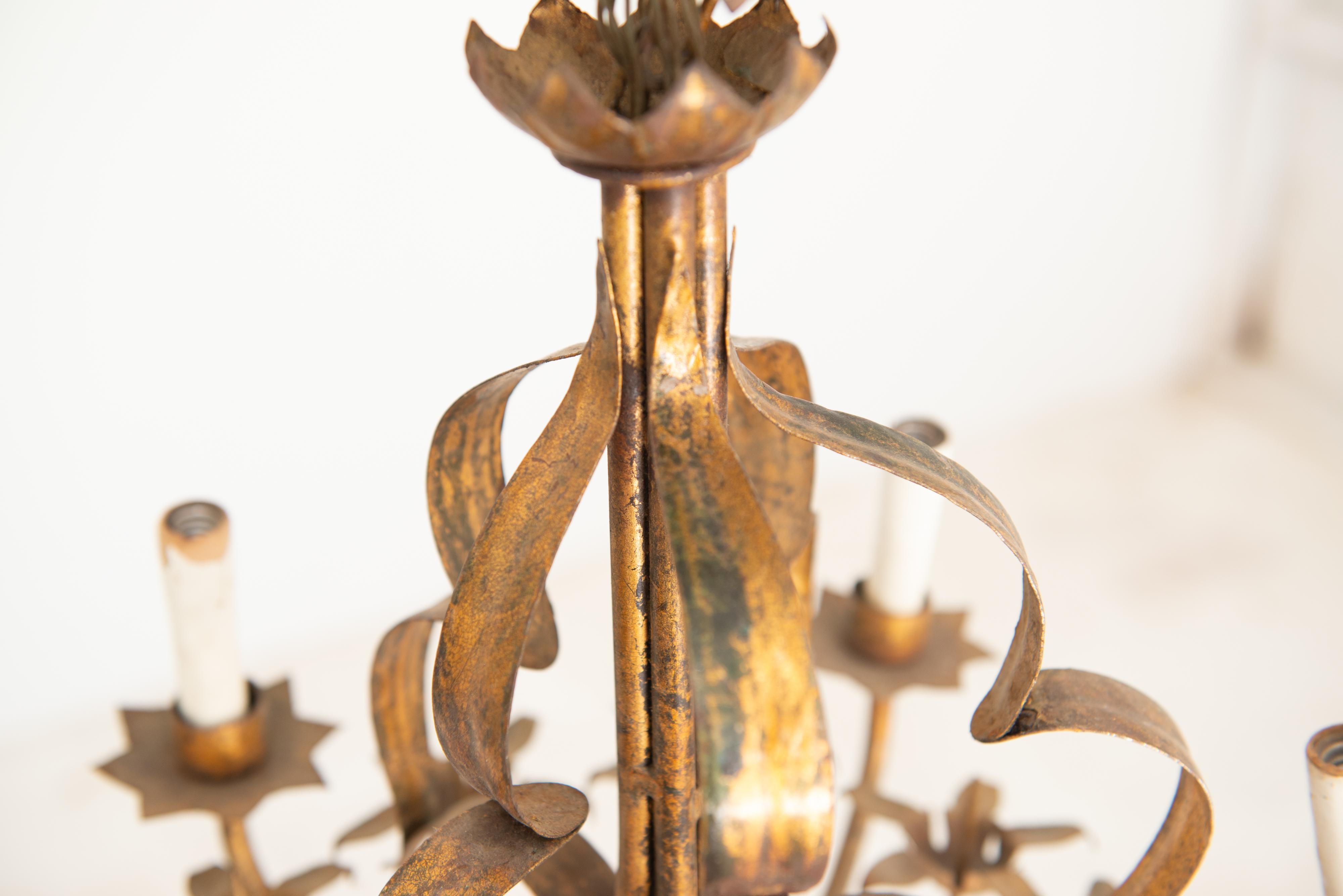 Araña Floral Dorada de Hierro Forjado en venta 9