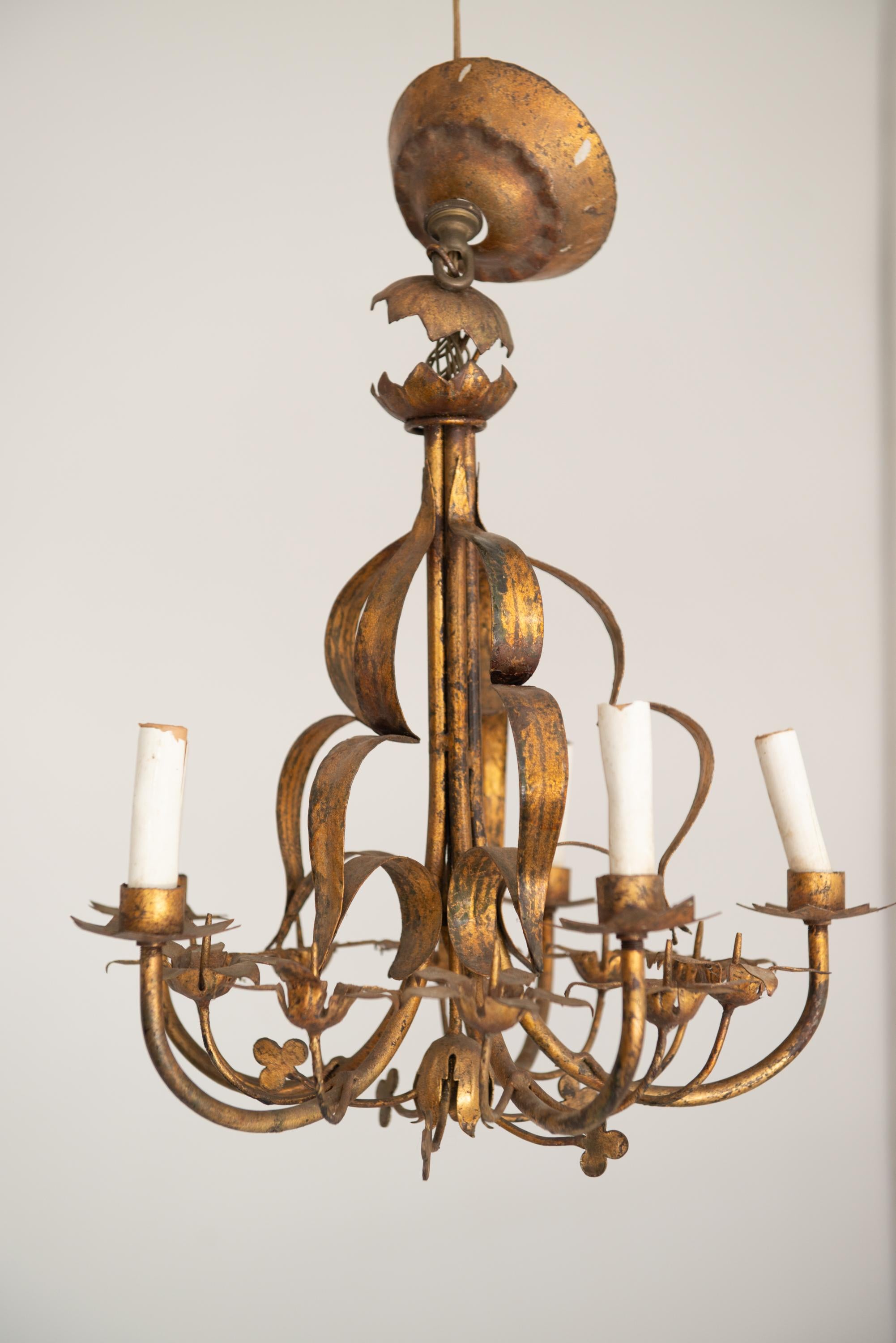 Araña Floral Dorada de Hierro Forjado Italiano en venta