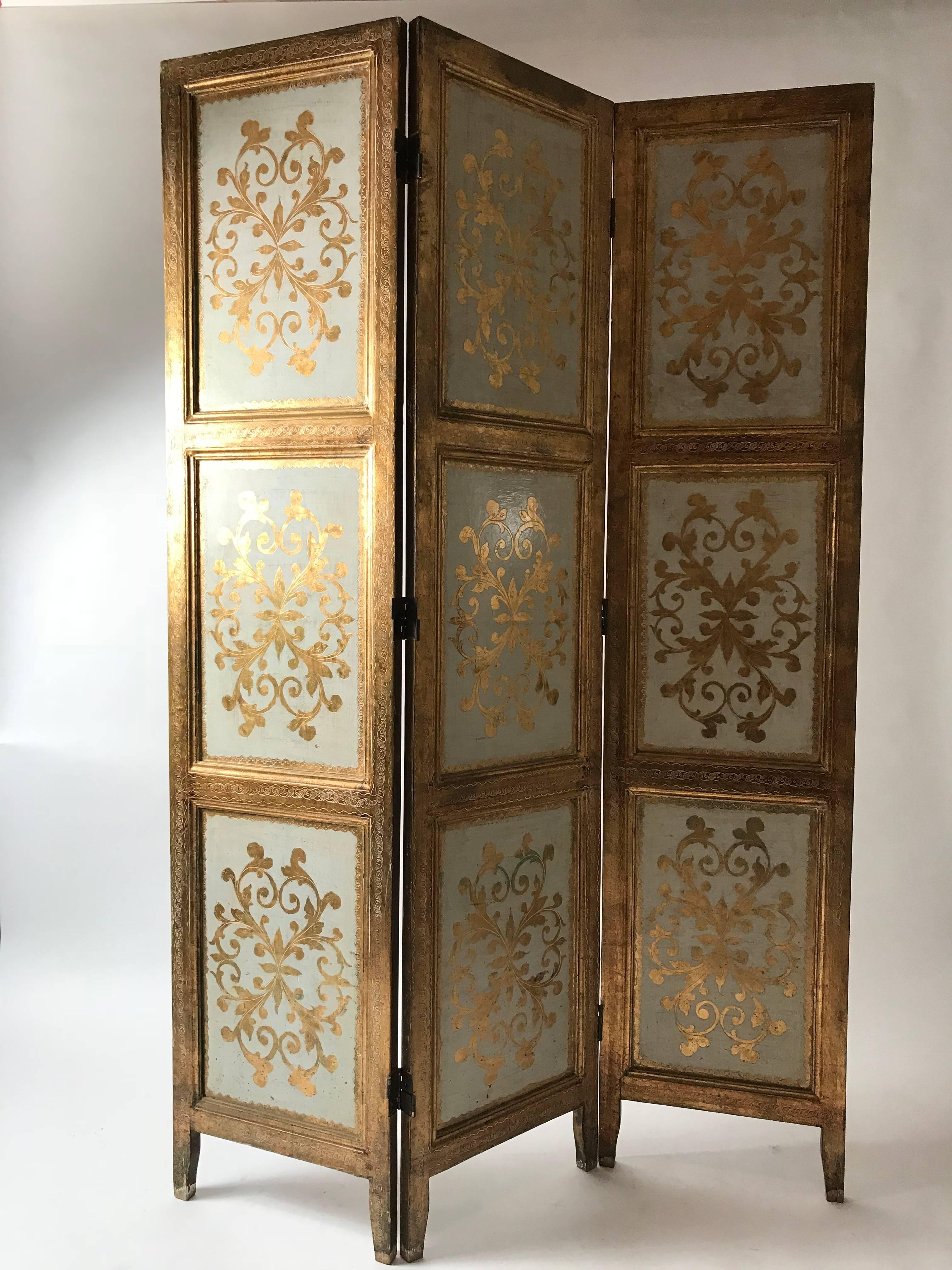 An extraordinarily beautiful giltwood Italian folding screen in the Florentine gilt style. Three panels with double hinges. Fantastic condition for a Florentine item. All panels have an intact design but show perfect patina. A special piece.