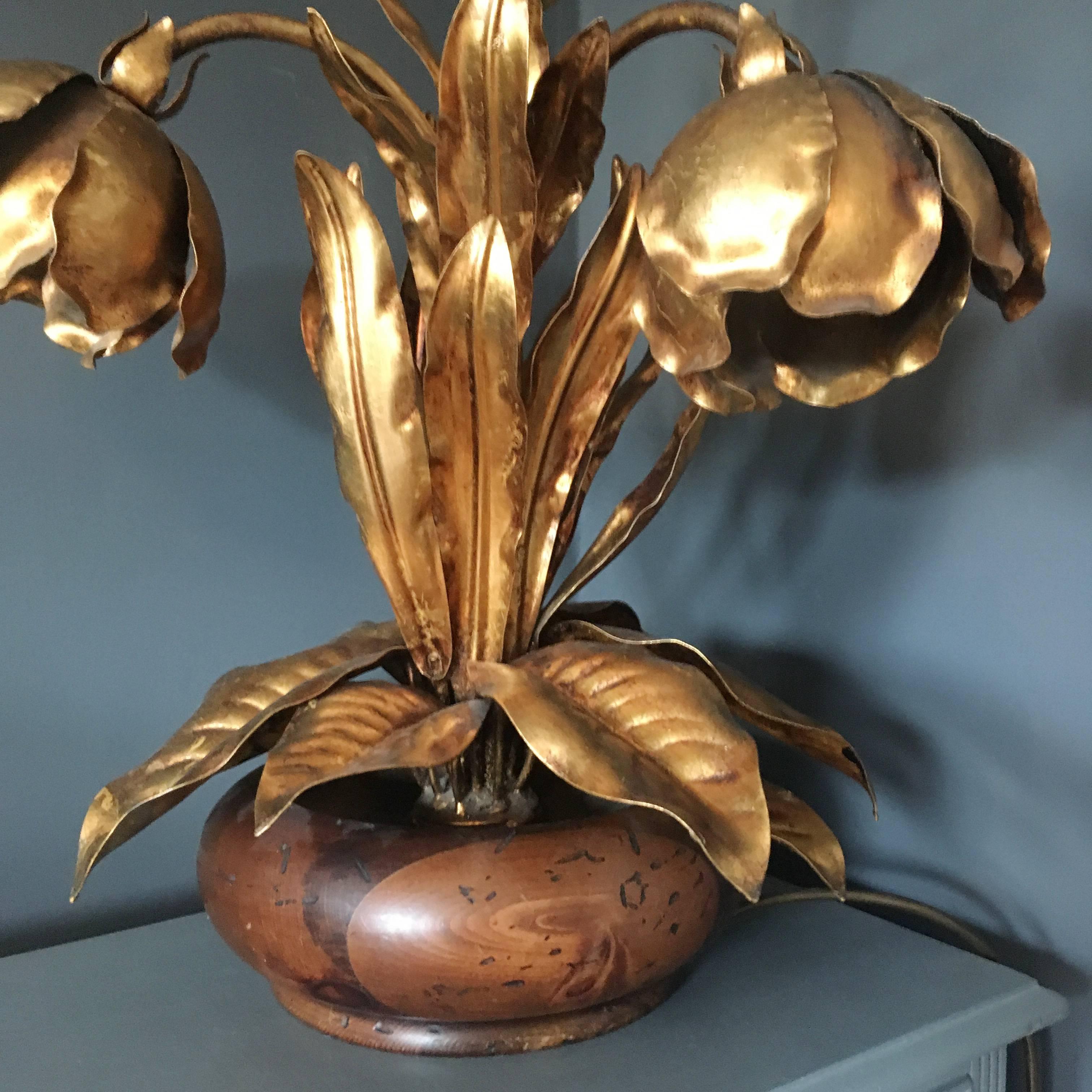 Italian Gilt Flower Tole Lamp, 1970s In Good Condition In Hastings, GB
