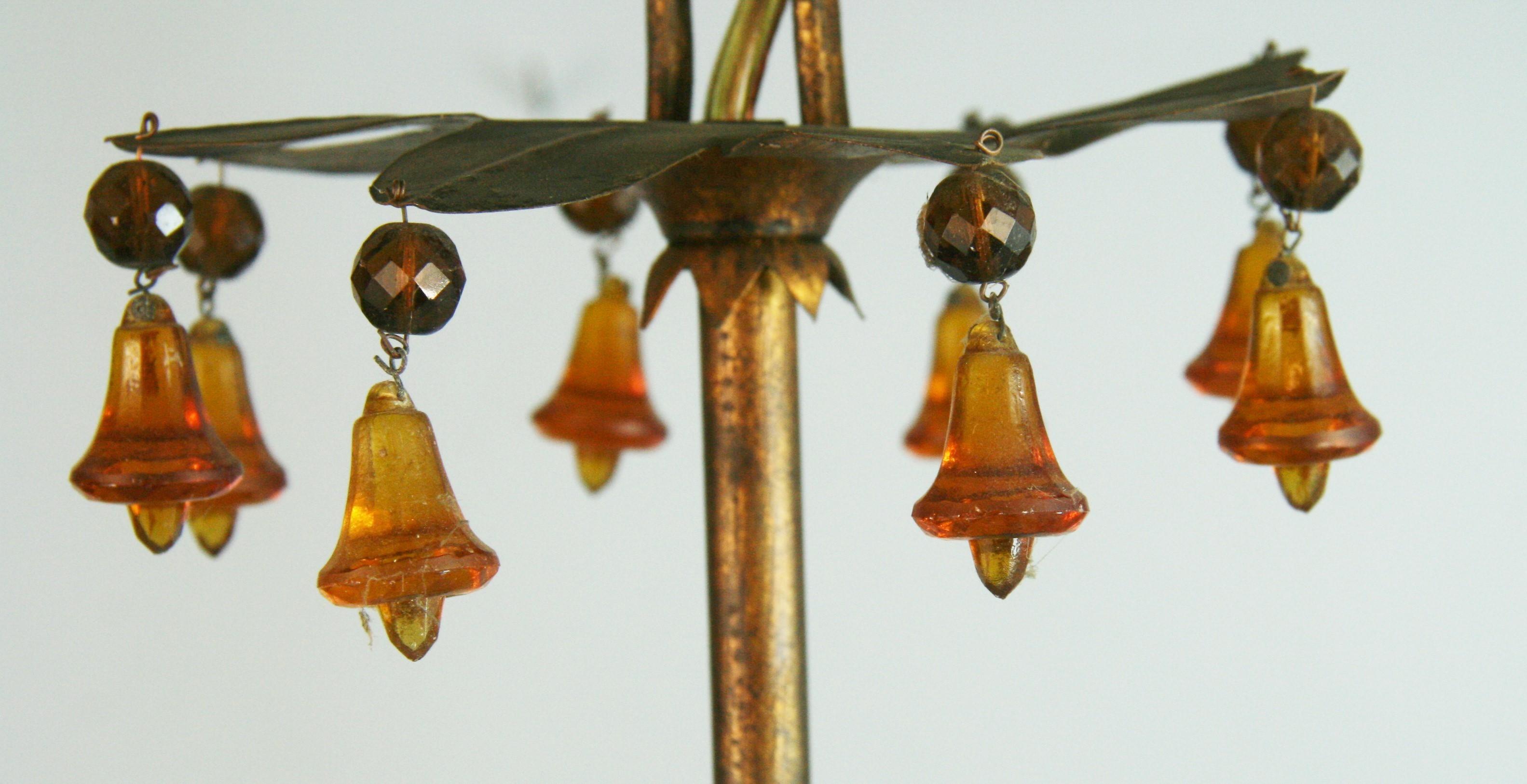 Métal Lustre italien ancien en feuillage doré avec Murano fait à la main  Bells verre ambré en vente