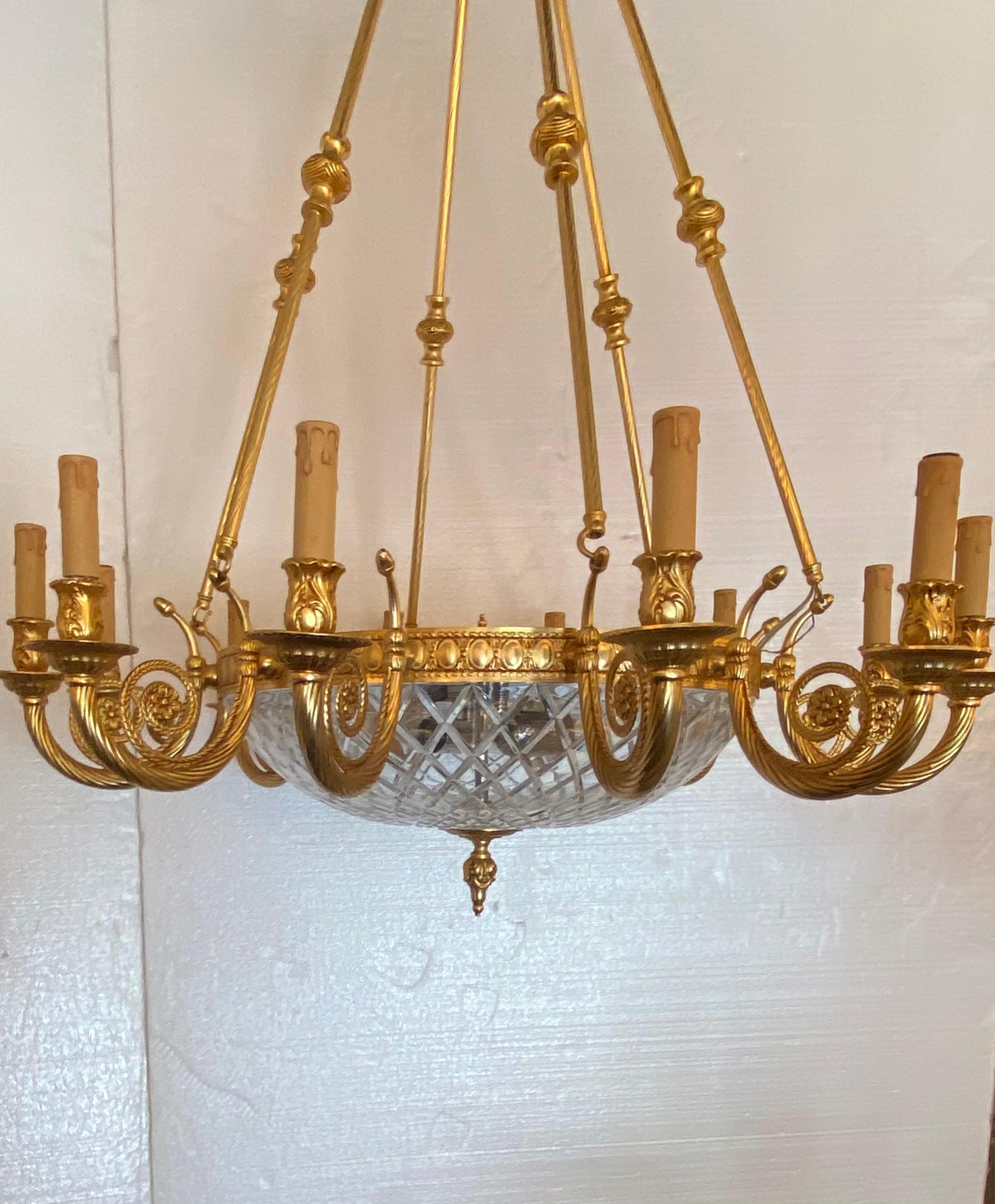 Italian gilt gold chandelier, in excellent conditions, mid-19th century 
14 lights.