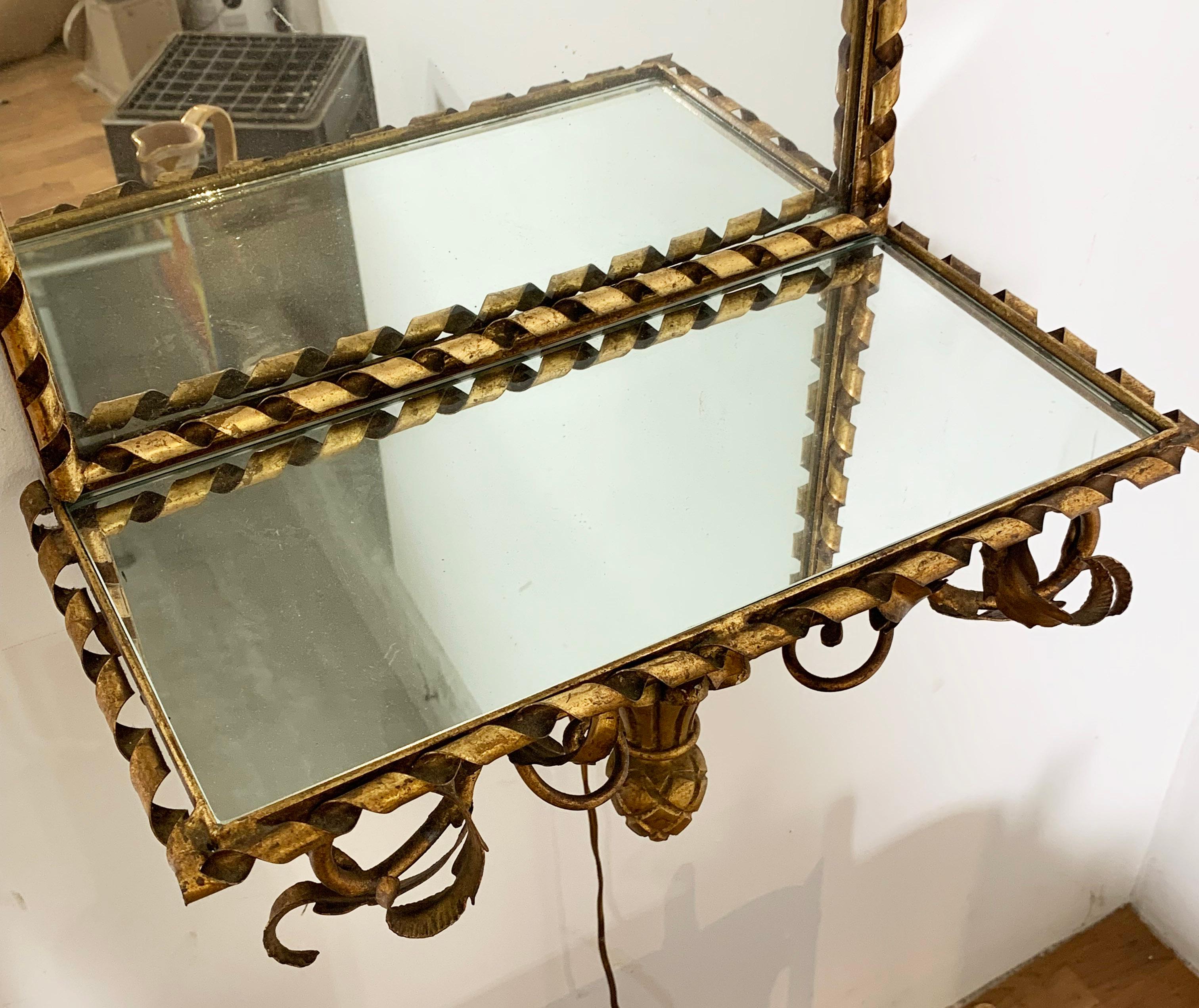 Miroir de salle italien doré avec appliques et étagère, vers 1950 1950s en vente 1
