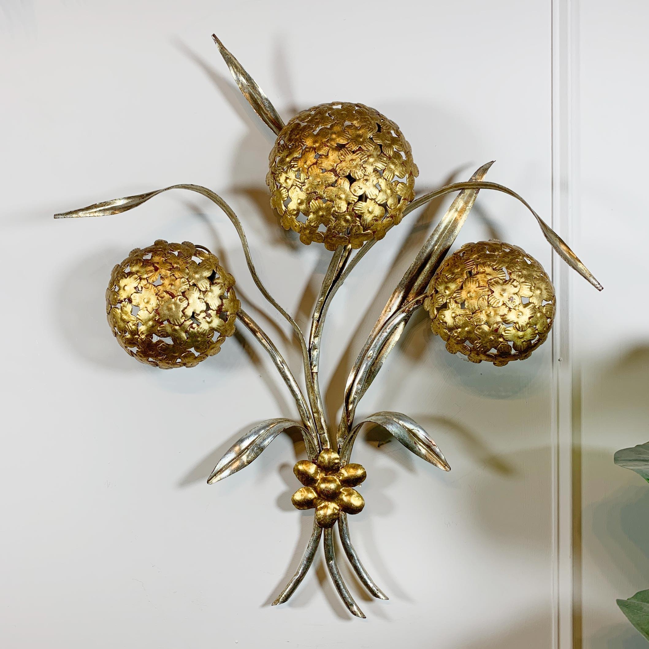 An outstanding 1970's Italian git wall light, hand crafted in the form of a stem of Hydrangea flowers, each golden Hydrangea hides a single e14 lamp holder, and is adorned with long, silver gilt leaves.

Beautifully well made, and of a highly