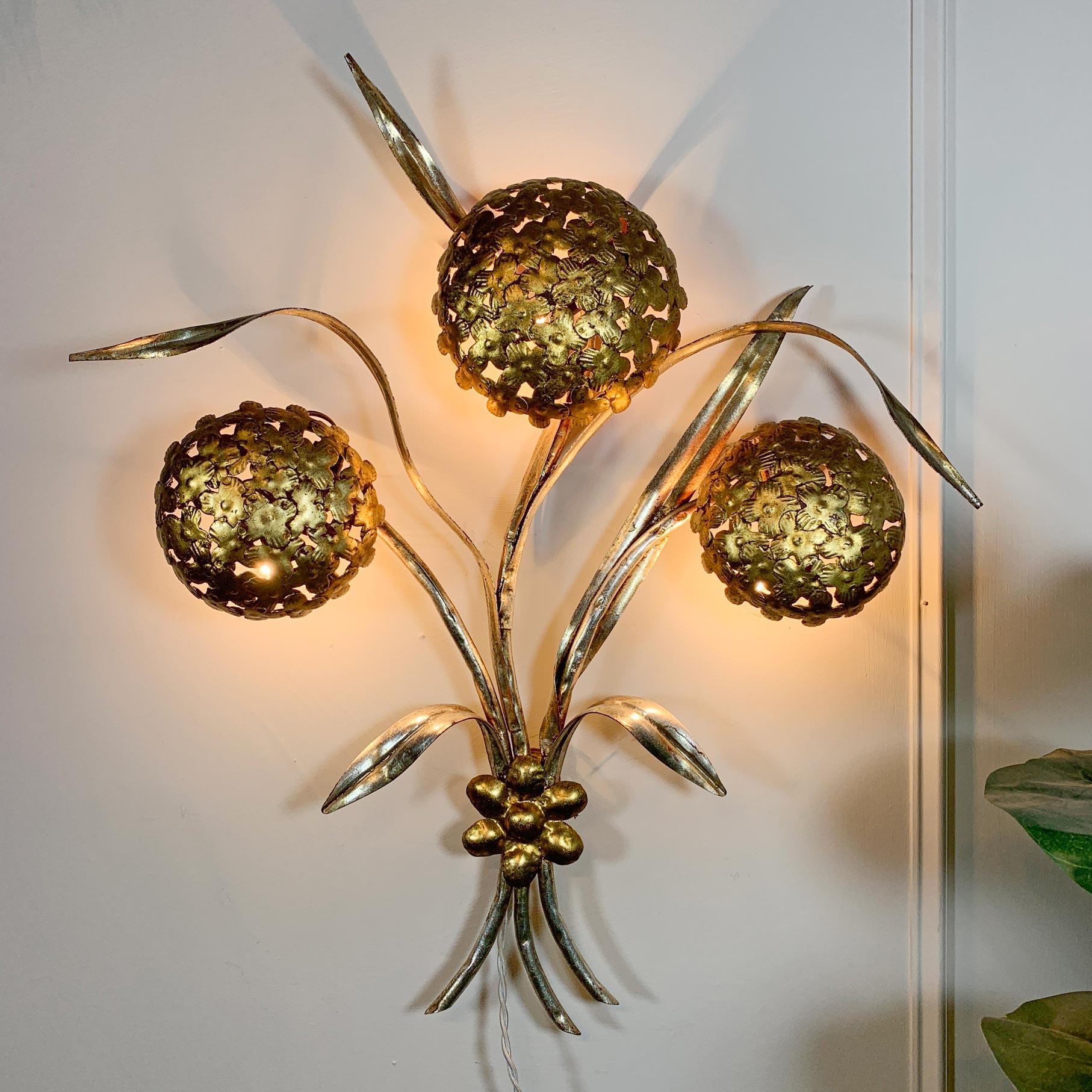 Italian Gold and Silver Hydrangea Wall Light In Good Condition For Sale In Hastings, GB
