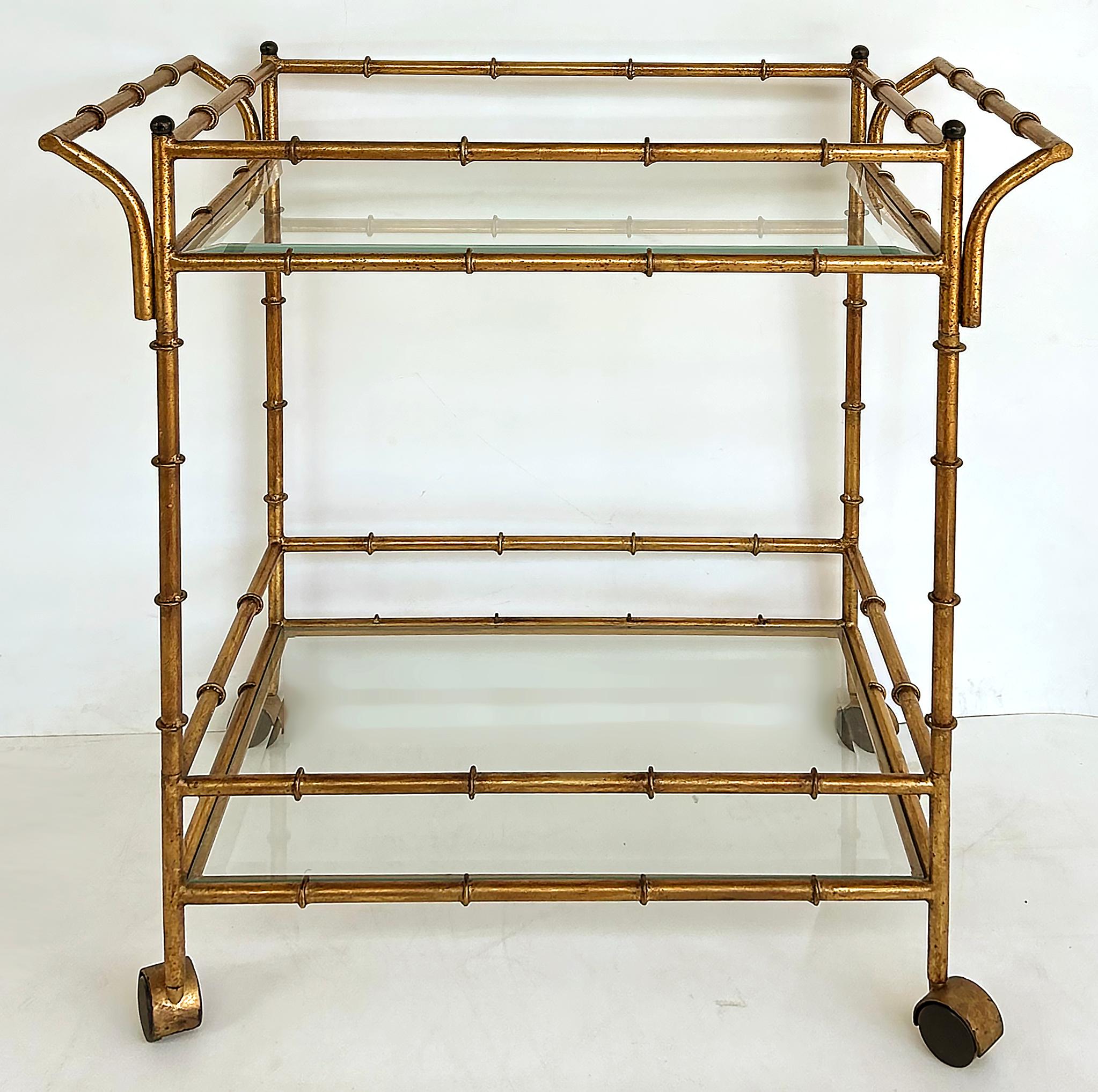 Chariot de bar/service à roulettes à 2 niveaux en faux bambou, fer doré italien, étagères en verre 2