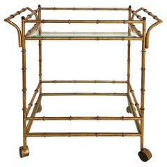 Chariot de bar/service à roulettes à 2 niveaux en faux bambou, fer doré italien, étagères en verre