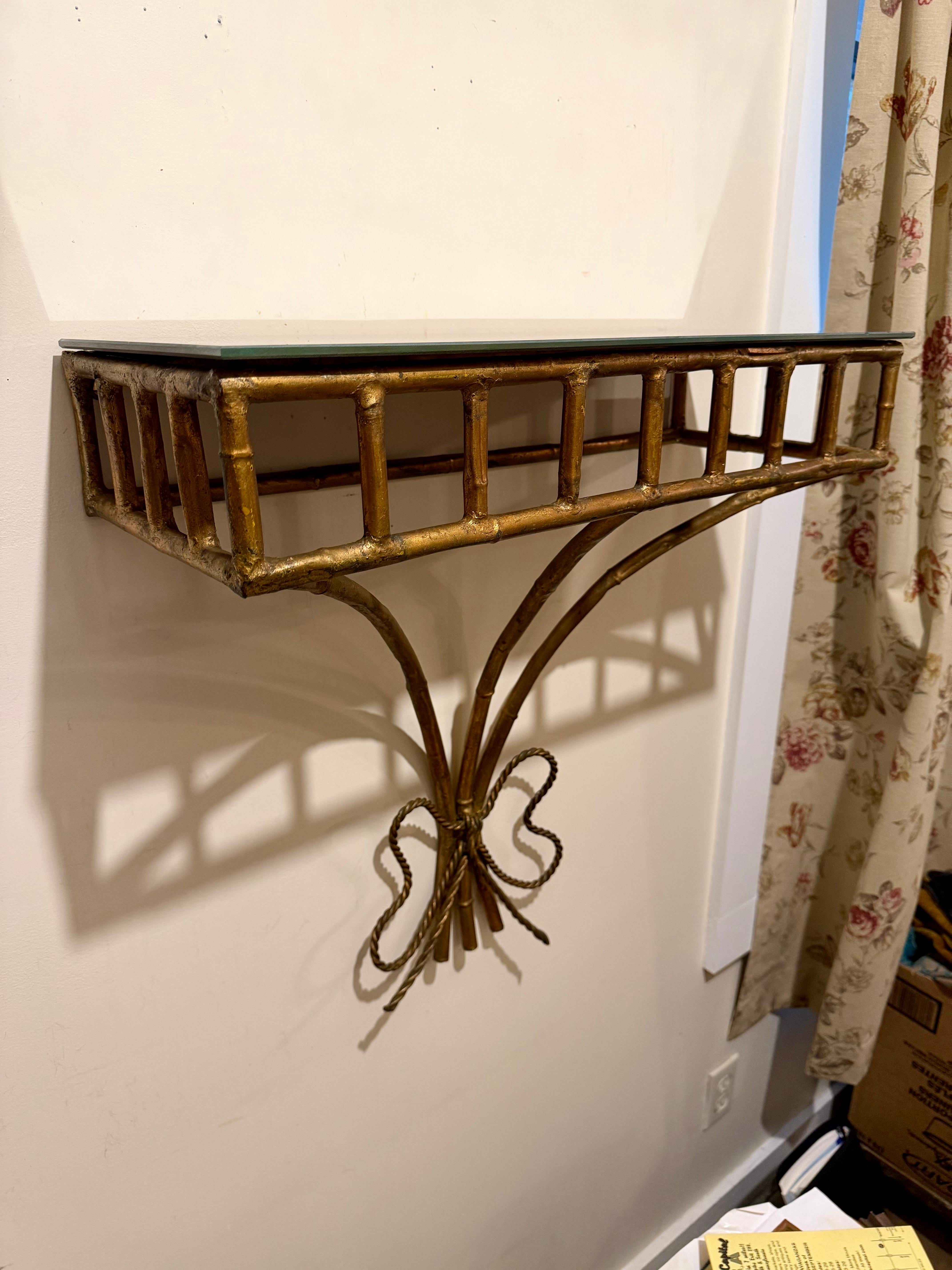 20ième siècle Console / Etagère murale en faux bambou et fer doré italien en vente