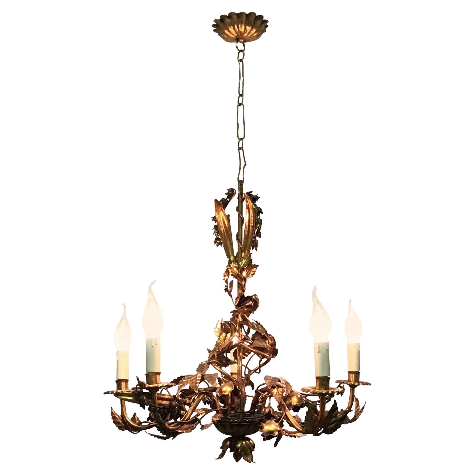 Lampadario italiano in ferro dorato con foglie e rose, anni '40 circa