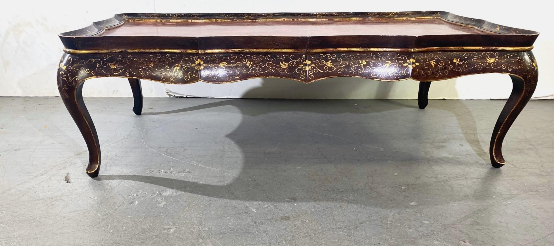 Bois Finition italienne dorée et laquée  Table basse en vente