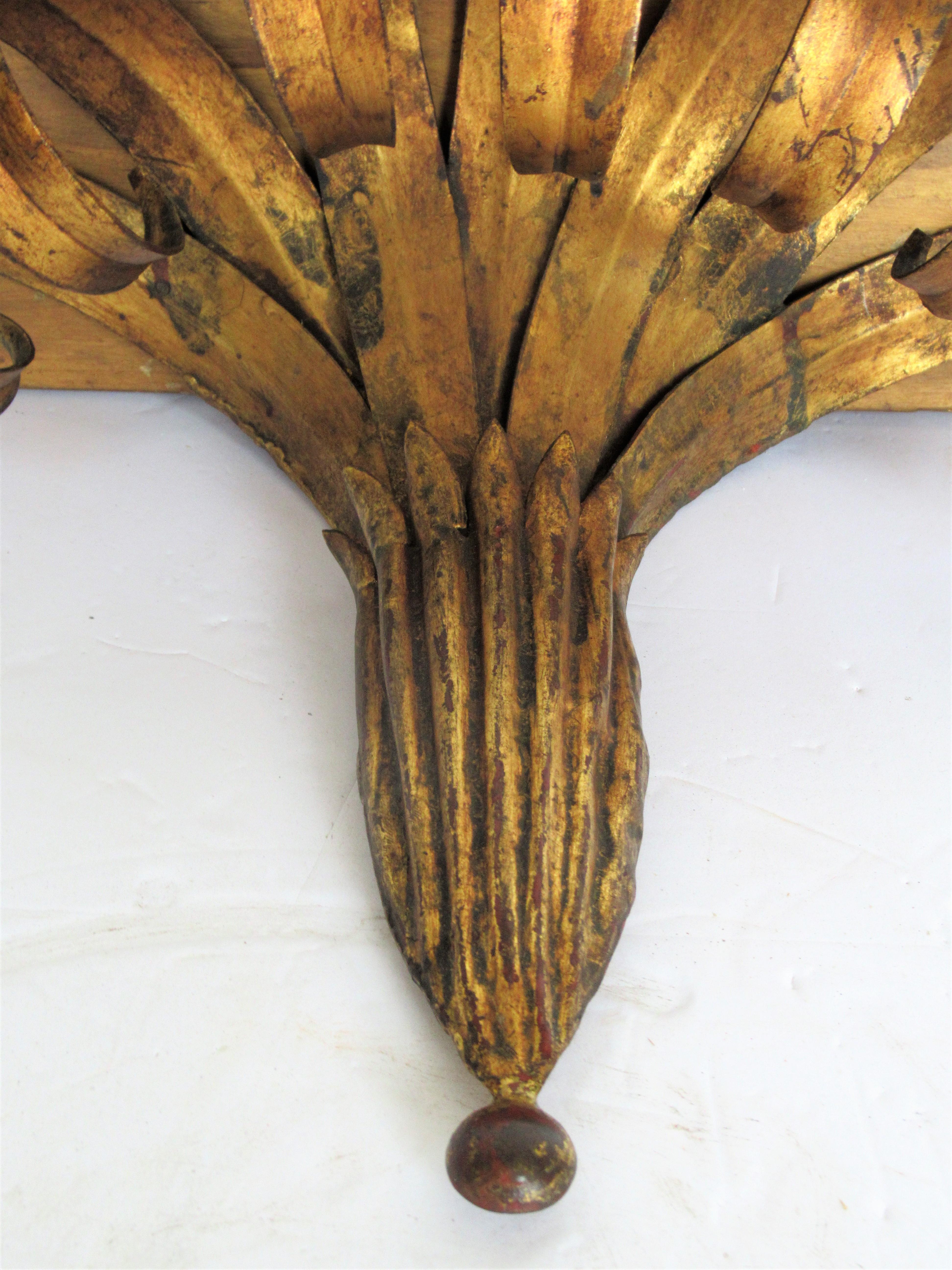 Tôle Italian Gilt Metal Acanthus Wall Bracket Shelf