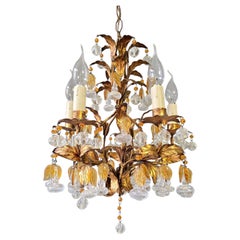 Lampadario italiano a foglie in metallo dorato e cristallo con gocce di vetro ambrato, anni '70