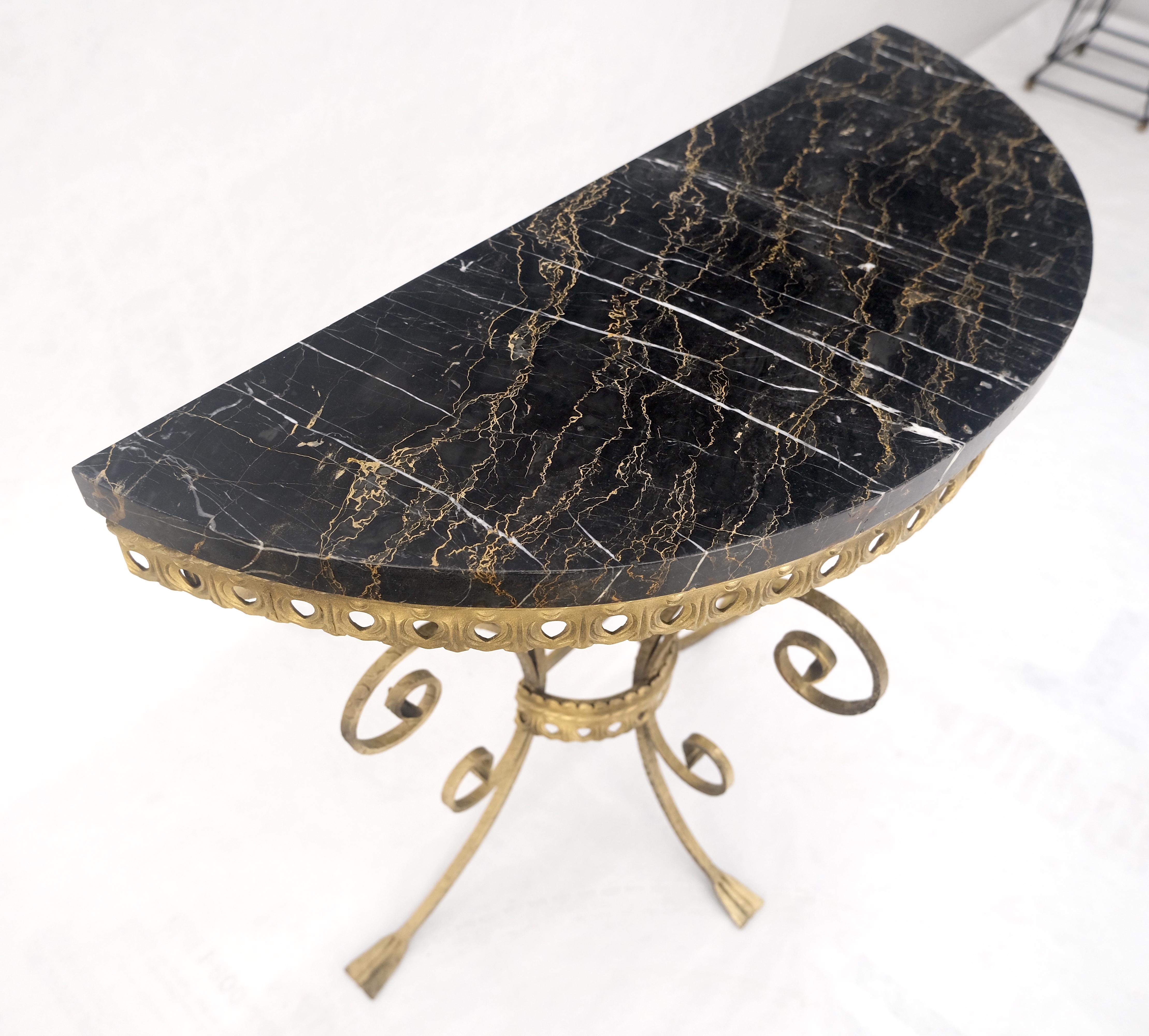 Table console italienne en métal doré et marbre noir Petit Demilune MINT en vente 9