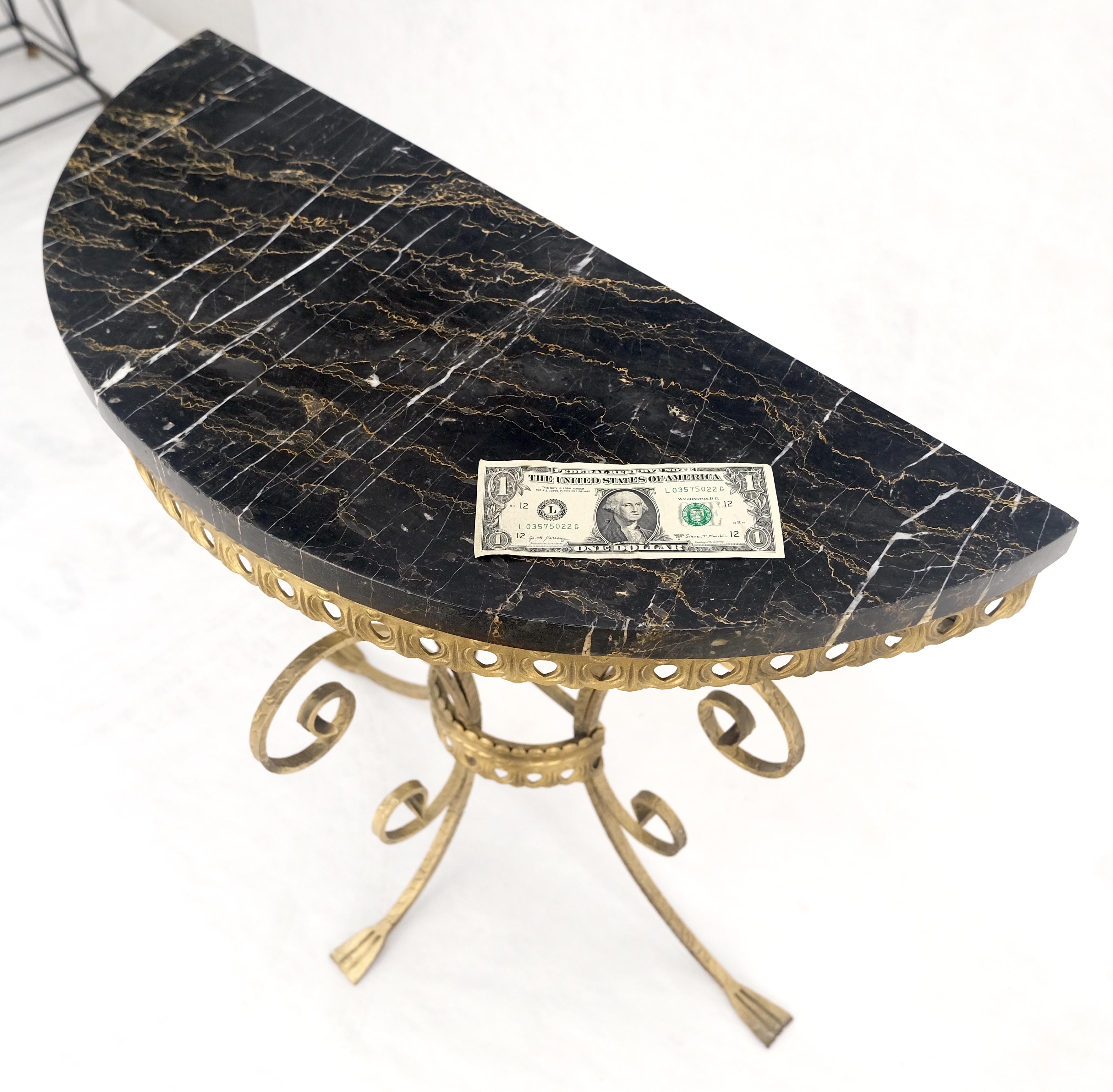 Table console italienne en métal doré et marbre noir Petit Demilune MINT en vente 10