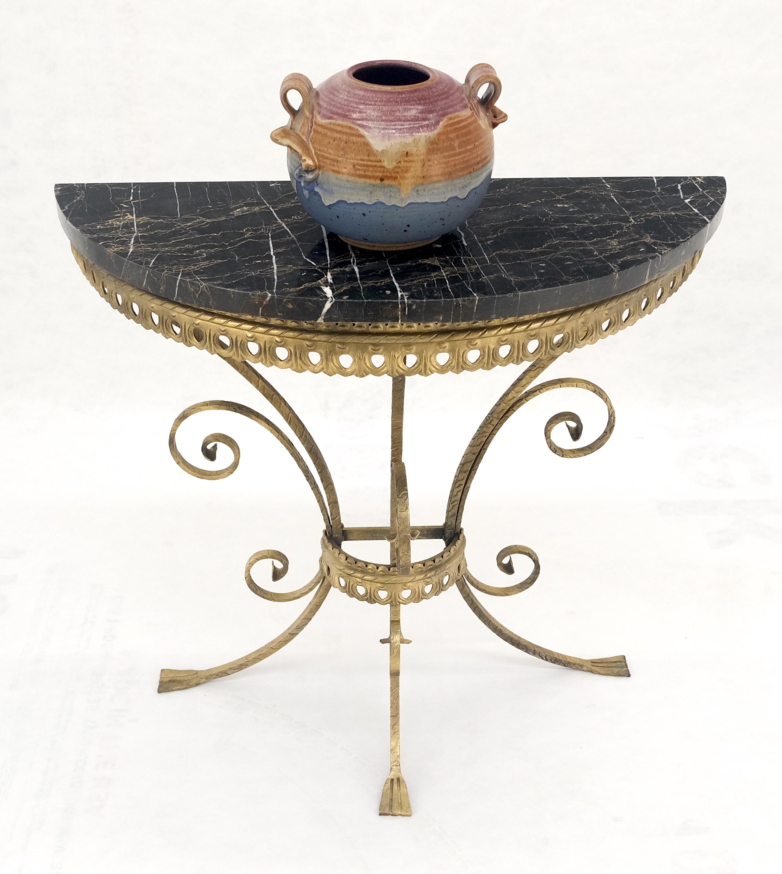 Table console italienne en métal doré et marbre noir Petit Demilune MINT en vente 2