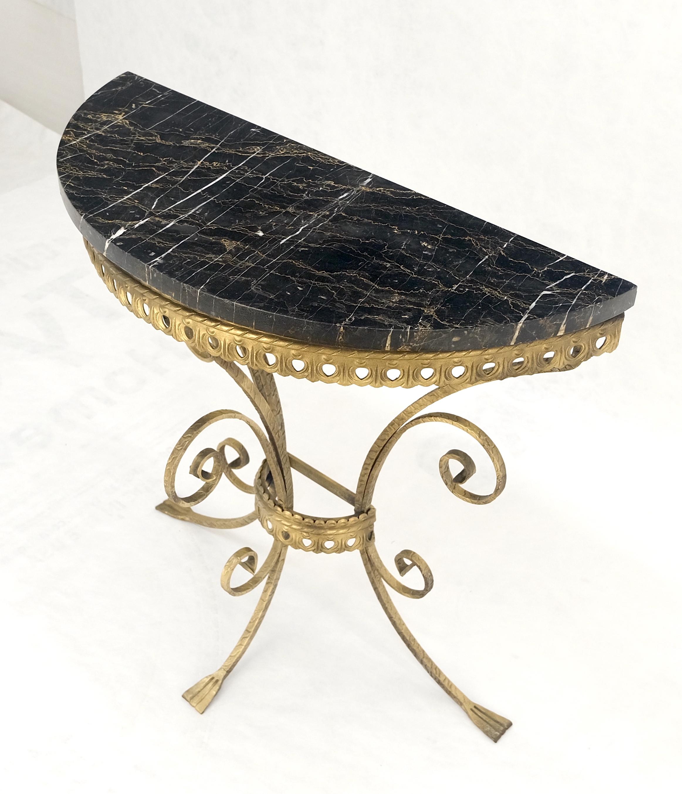 Table console italienne en métal doré et marbre noir Petit Demilune MINT en vente 3