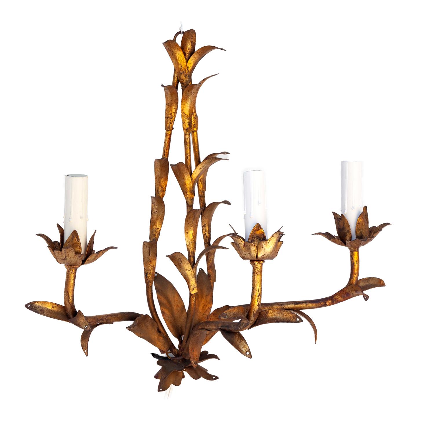 Italienische vergoldete Metall- und Kristall-Wandleuchter /Drei Lights, ein Paar im Angebot 1