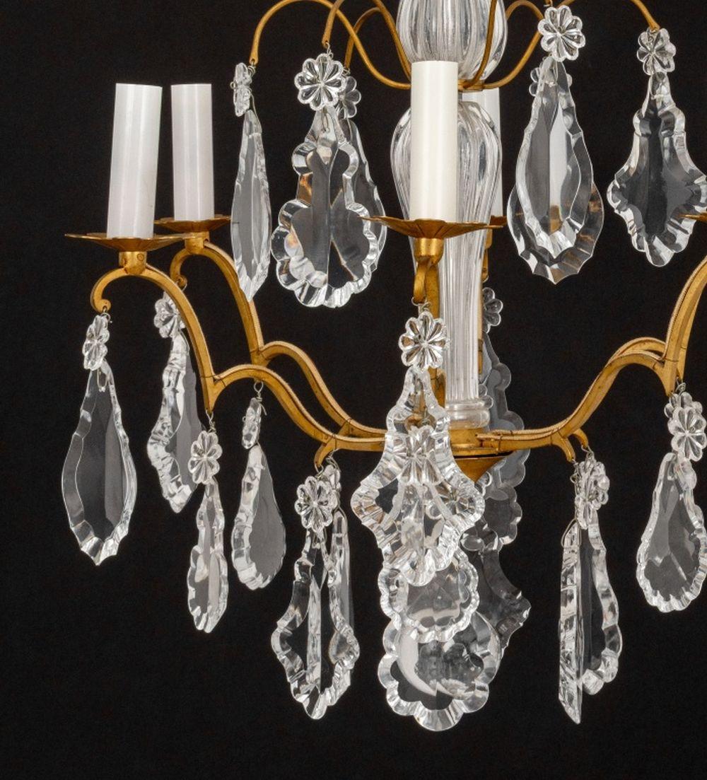 Métal Lustre italien à six lumières en métal doré et verre taillé en vente