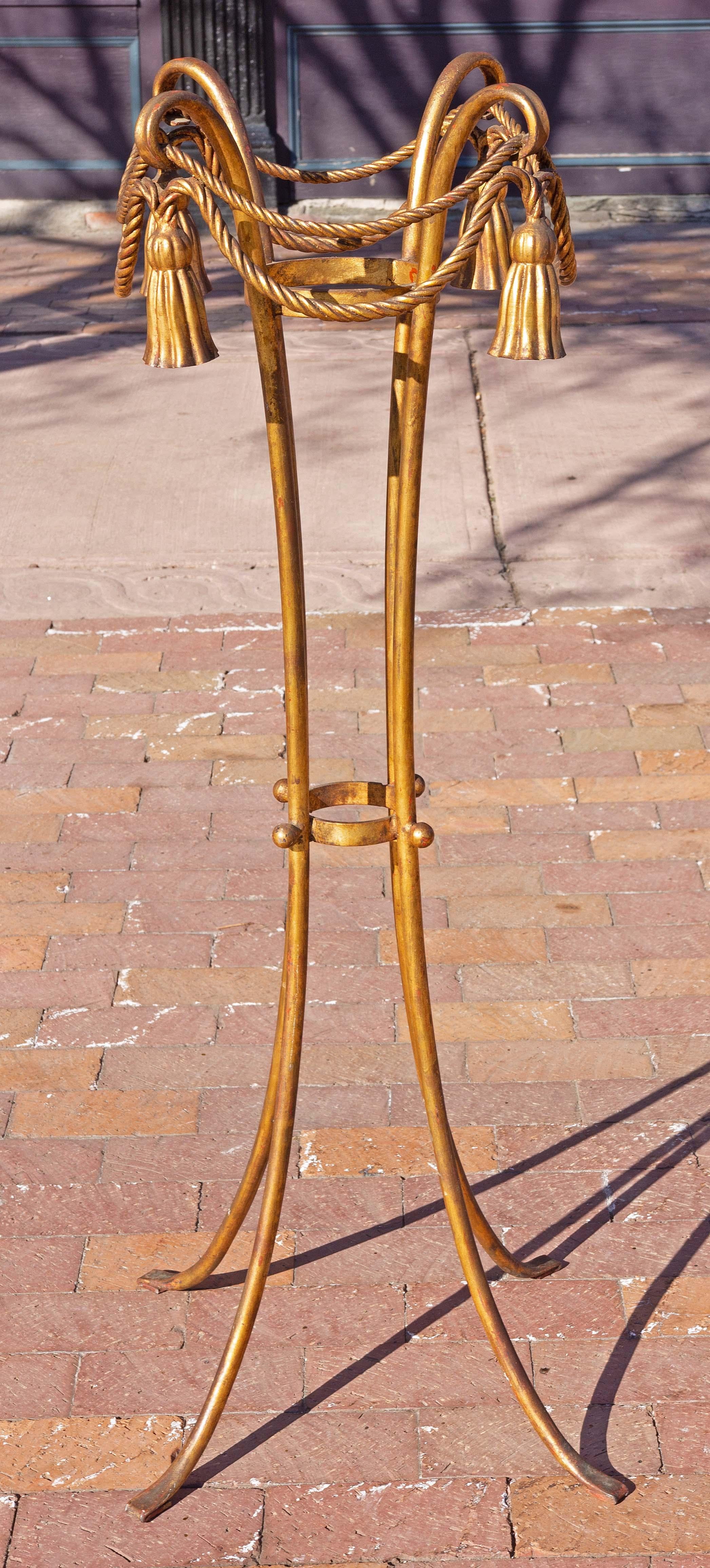 Italian gilt metal twisted rope and tassel fern stand. Beautifully aged original gilded surface with areas of underlying red bole showing, Circa 1960's. Please, contact us for shipping quotes.