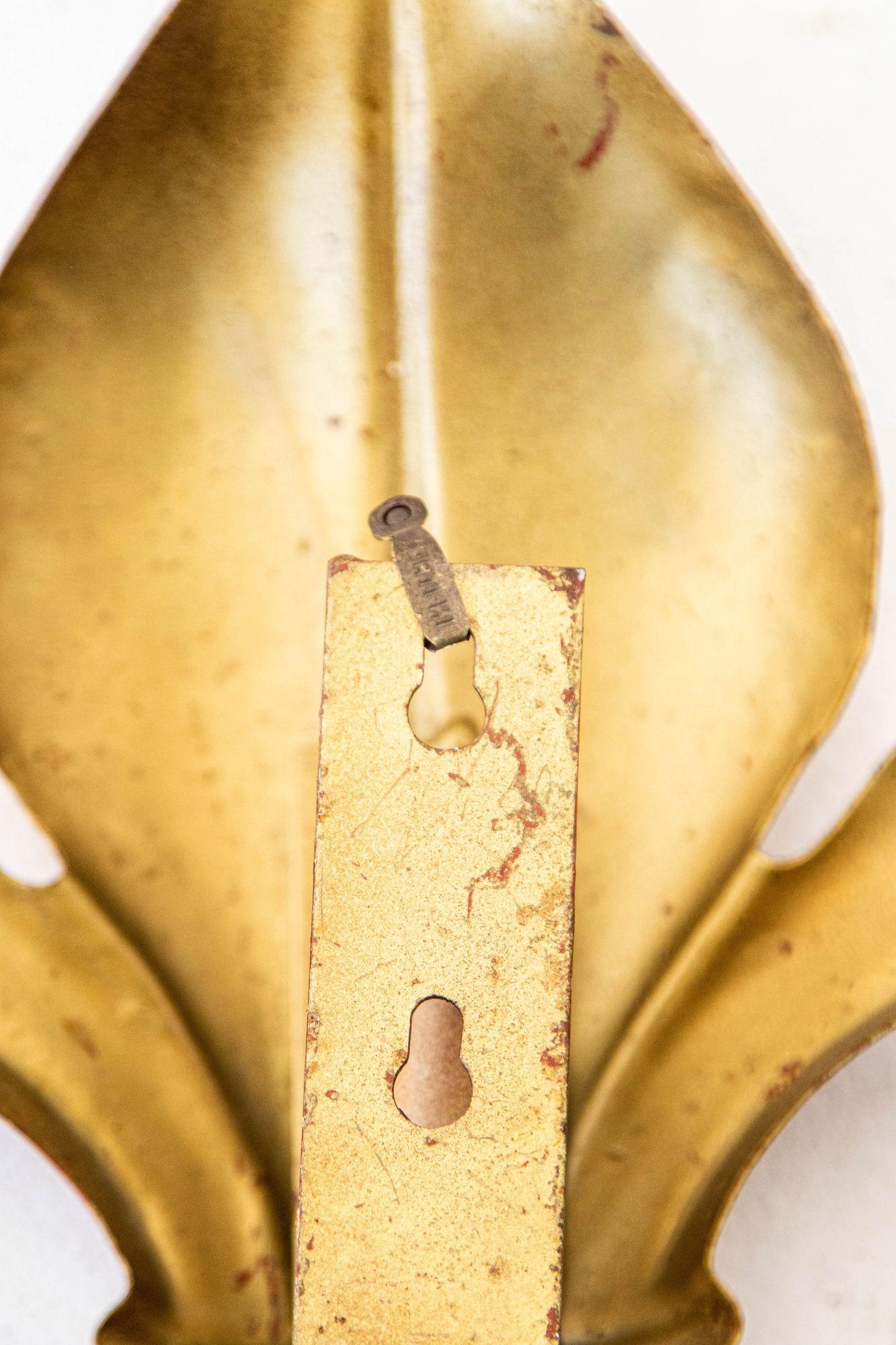Italienische Fleur-De-Lys-Murano-Wandleuchter aus vergoldetem Metall von S. Salvadori, Paar, ca. 1960er Jahre im Angebot 4