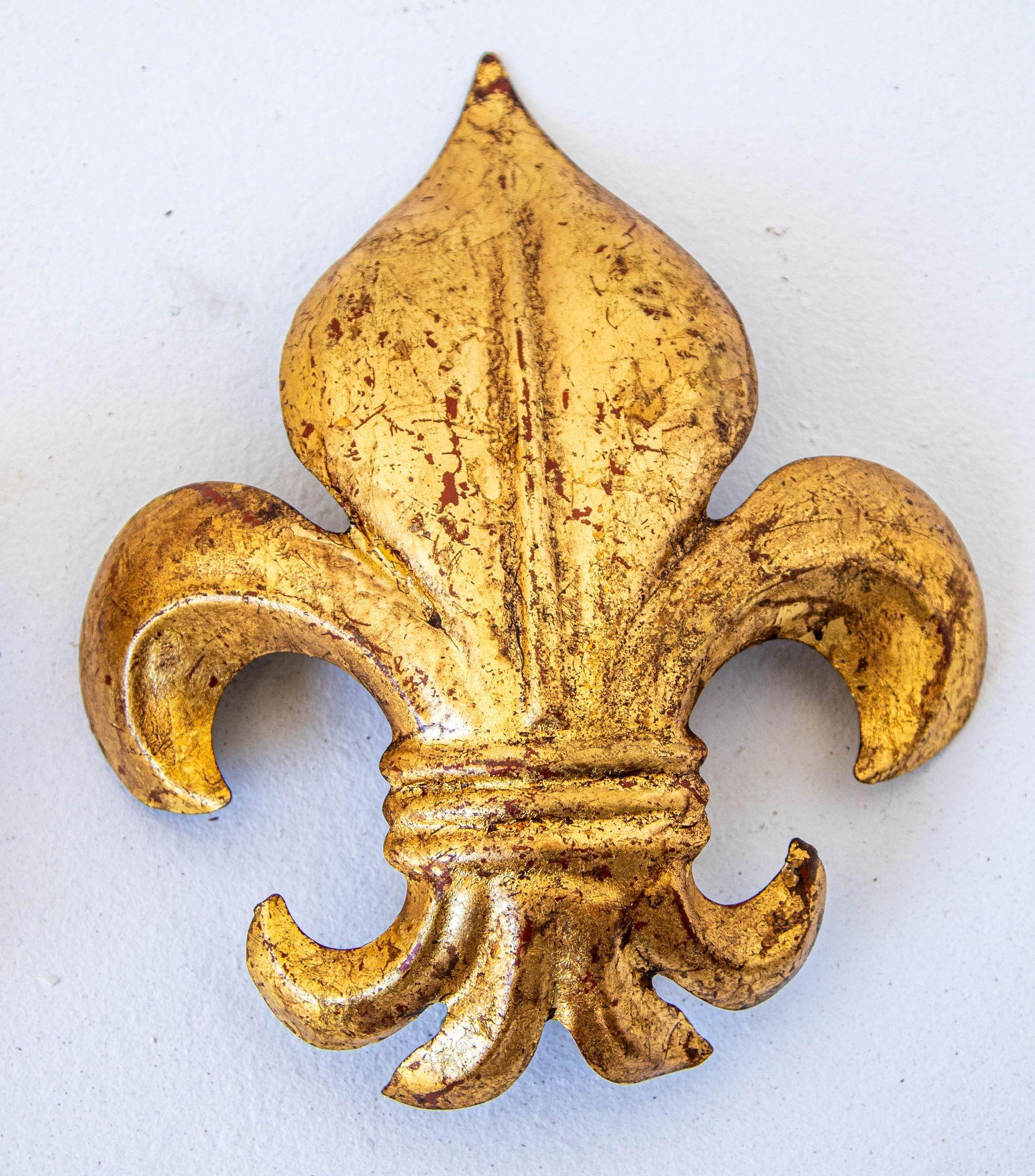 Italienische Fleur-De-Lys-Murano-Wandleuchter aus vergoldetem Metall von S. Salvadori, Paar, ca. 1960er Jahre im Angebot 2