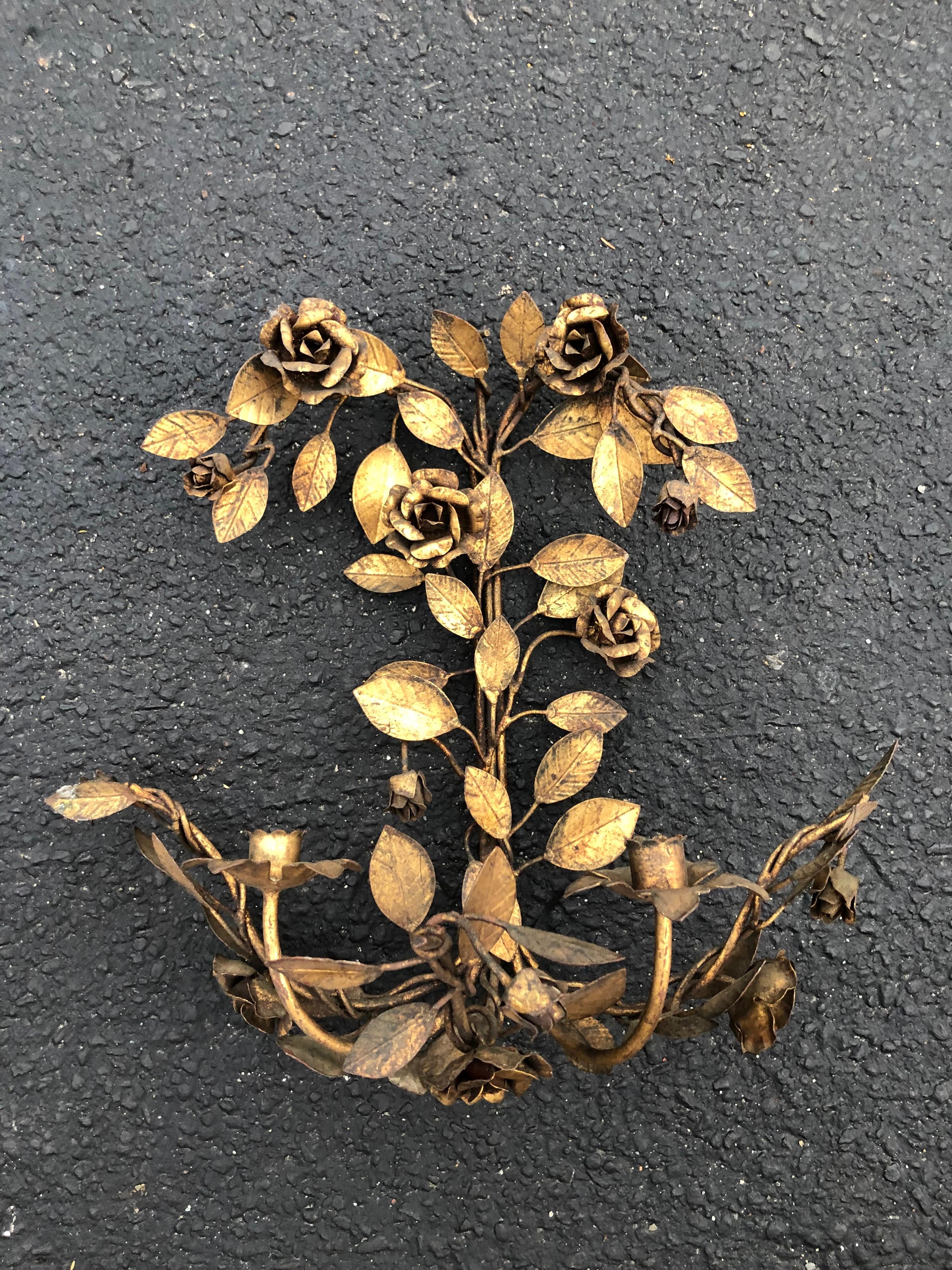 Italienischer vergoldeter Metall-Wandleuchter mit Blumen im Angebot 5