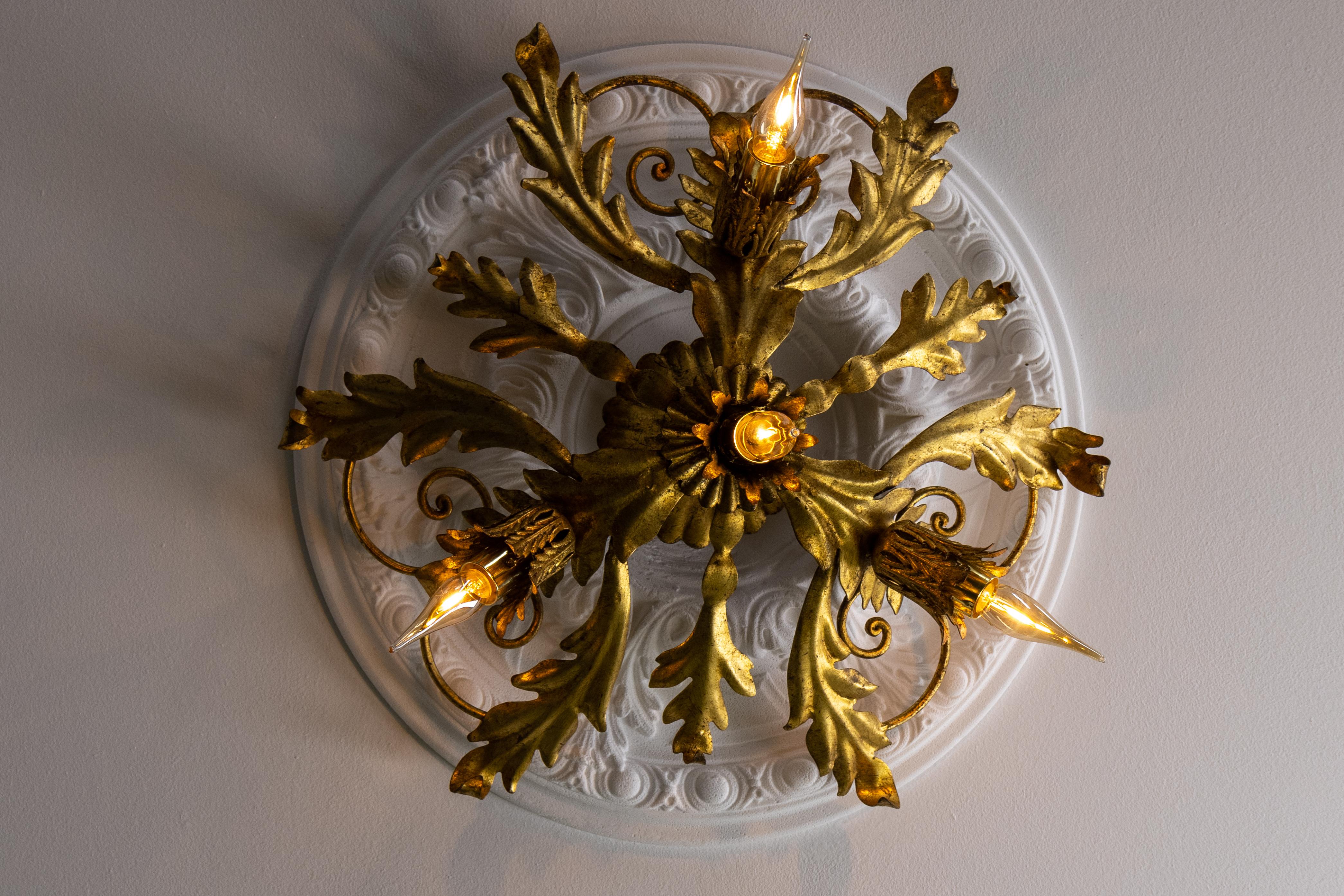Lámpara de Techo Italiana de Metal Dorado Foliado, Hollywood Regency, Años 70 Regencia de Hollywood en venta
