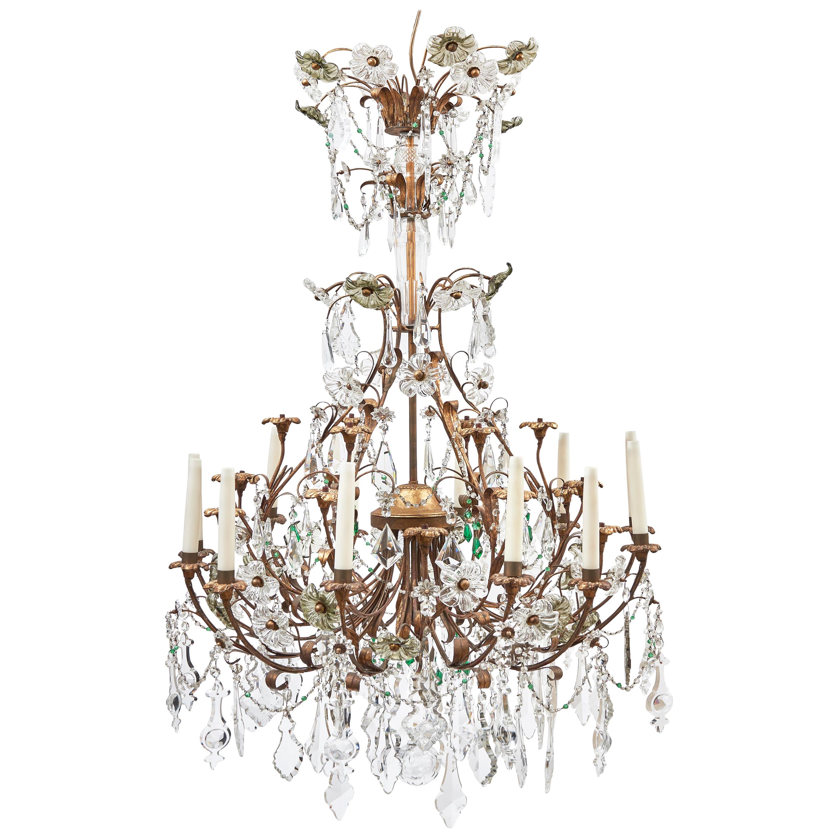 Lustre italien à douze lumières avec cadre en métal doré en vente