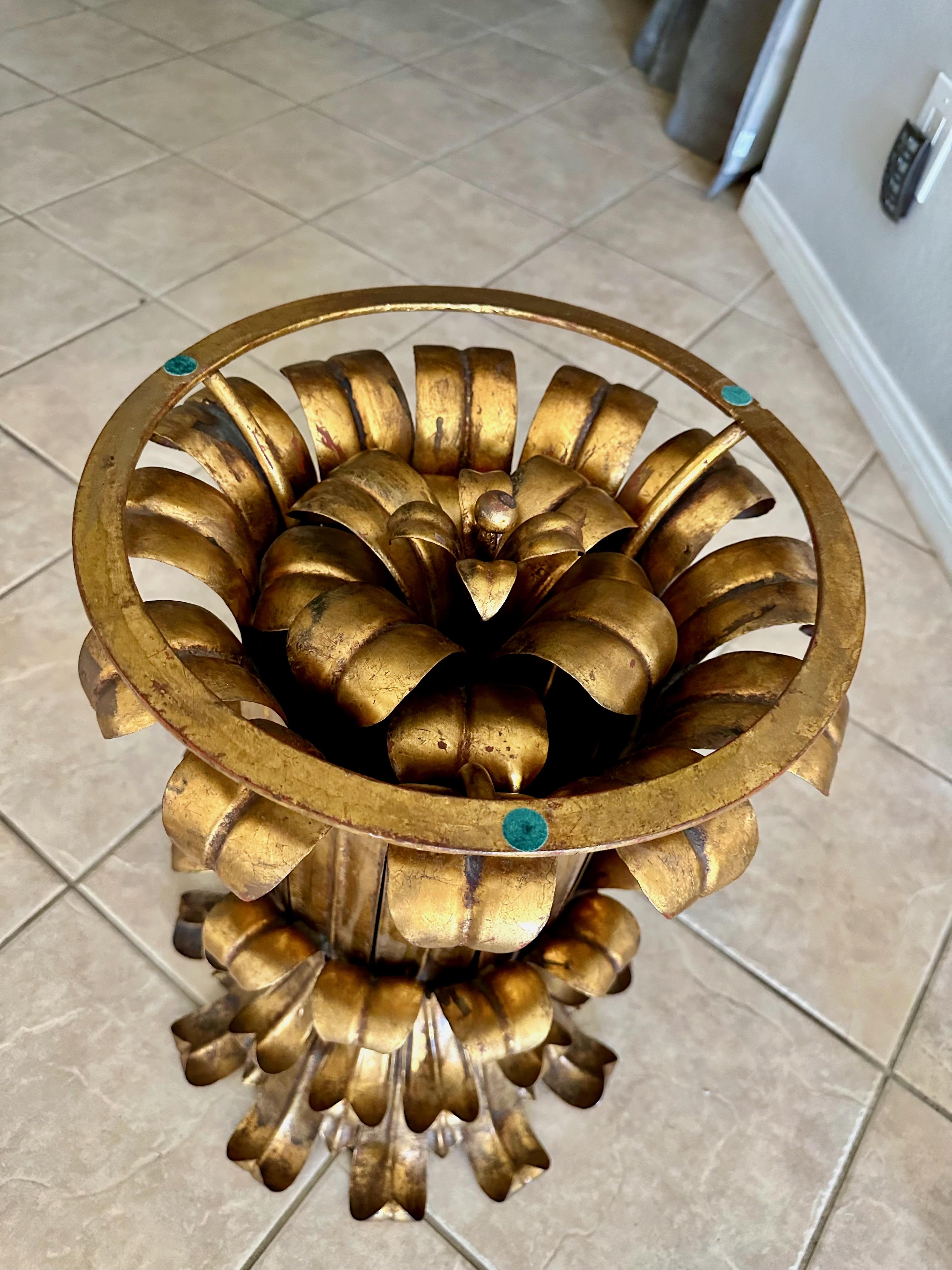 Table d'appoint italienne Hollywood Regency en métal doré en vente 5