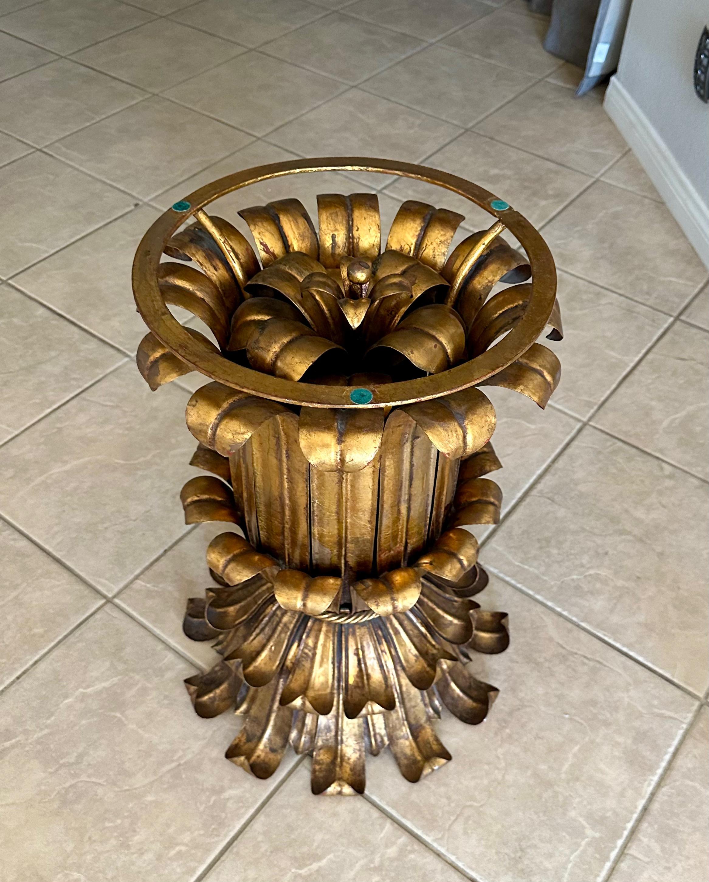 Table d'appoint italienne Hollywood Regency en métal doré en vente 6