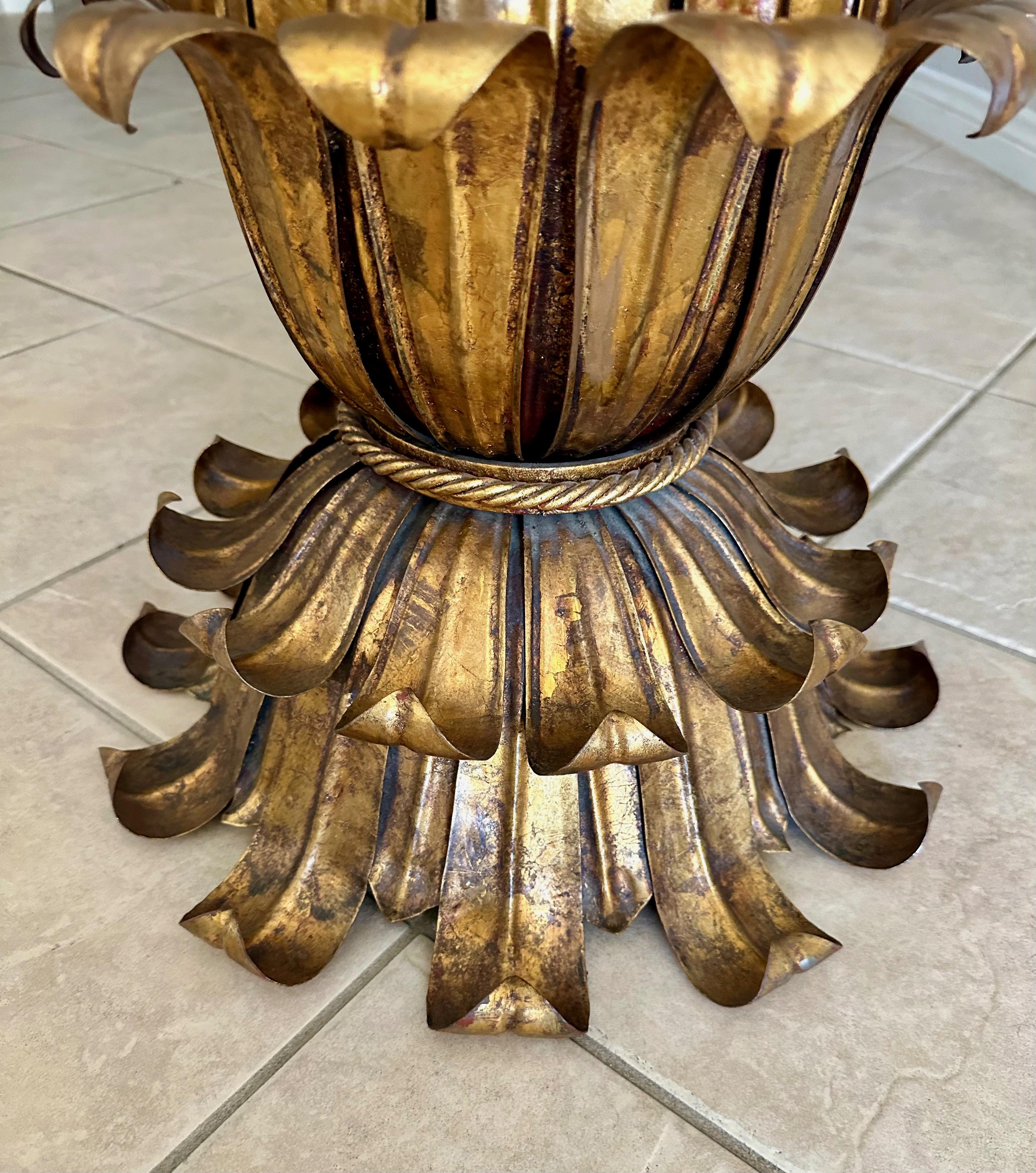 Table d'appoint italienne Hollywood Regency en métal doré en vente 8