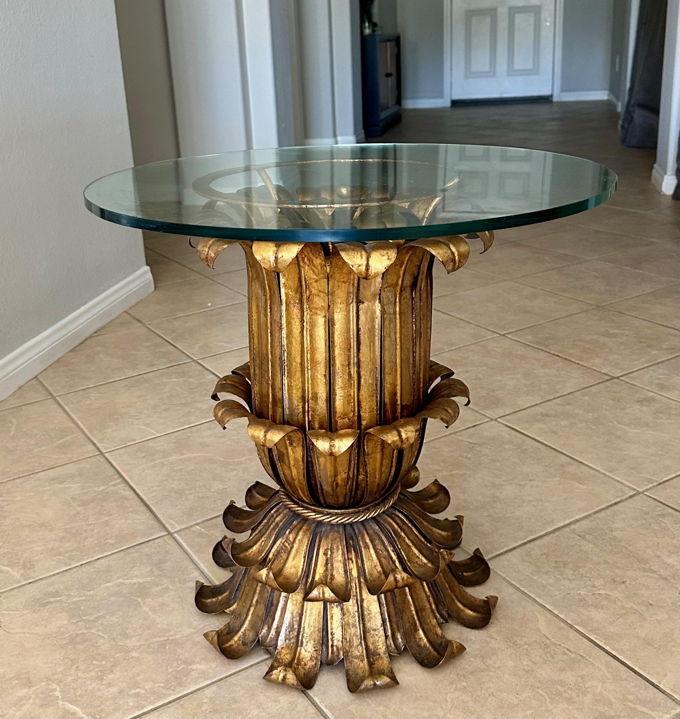 Milieu du XXe siècle Table d'appoint italienne Hollywood Regency en métal doré en vente