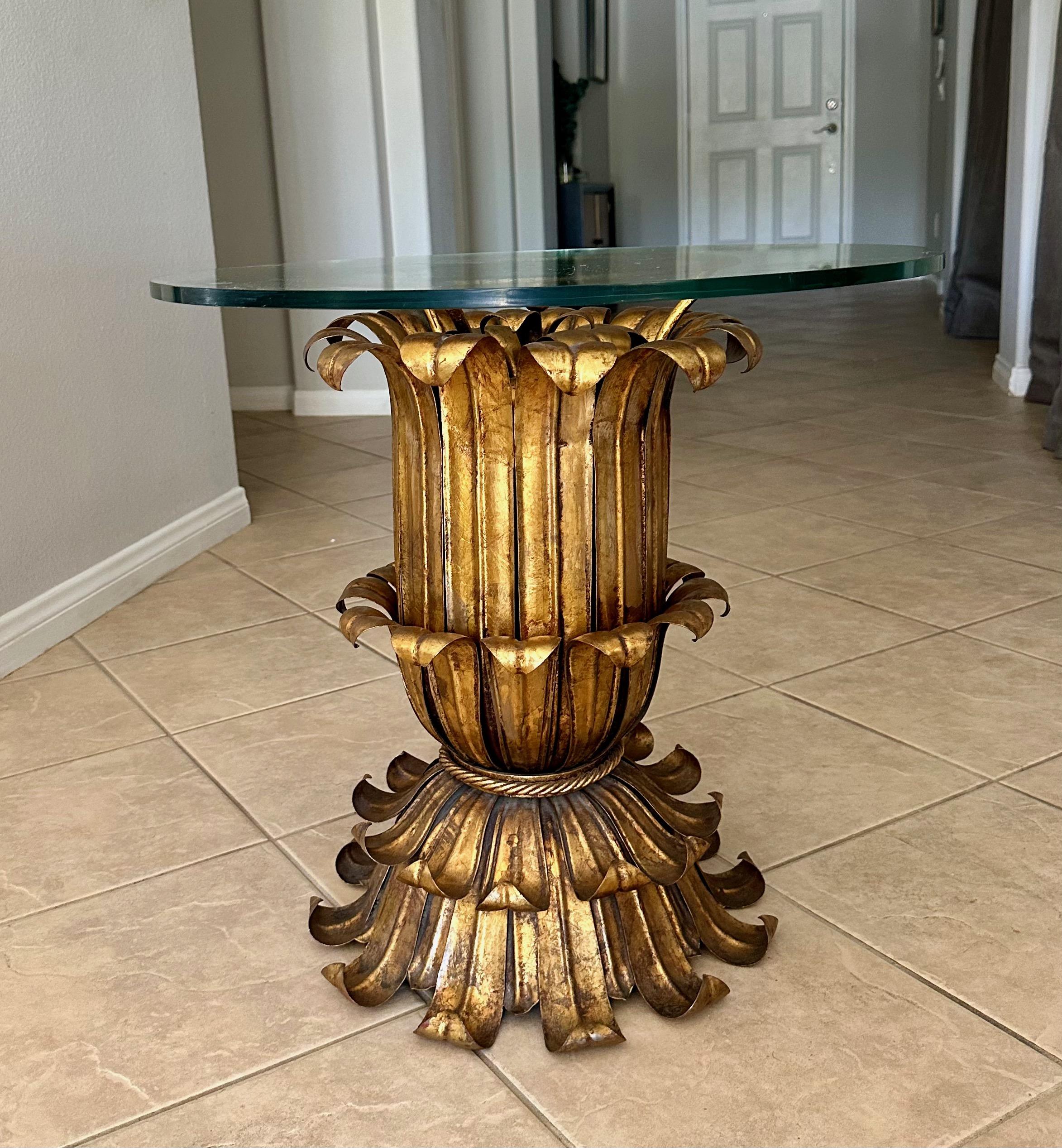 Métal Table d'appoint italienne Hollywood Regency en métal doré en vente
