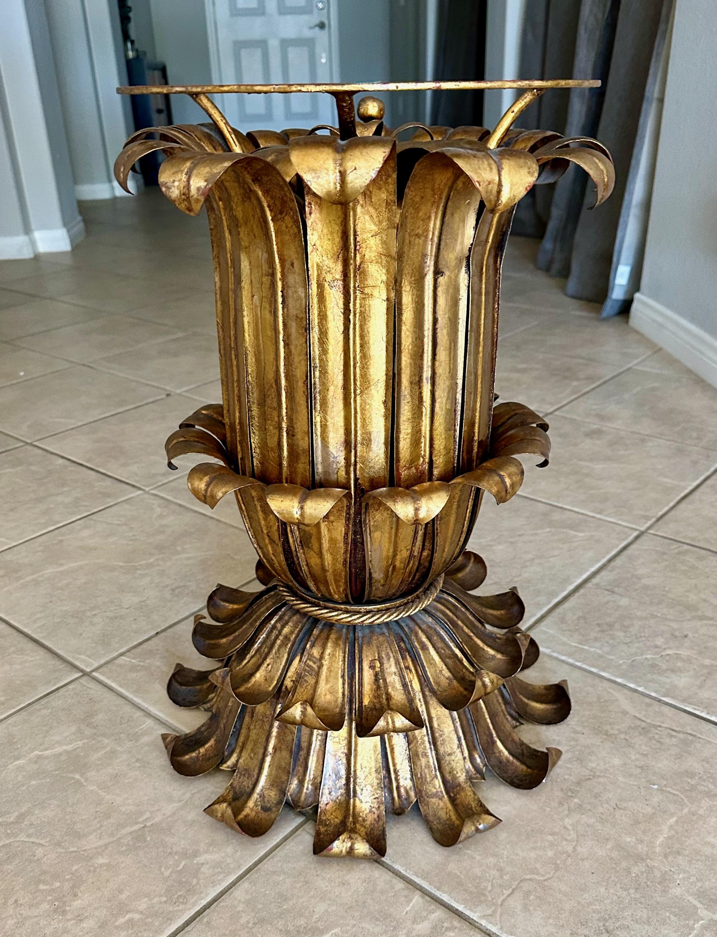 Table d'appoint italienne Hollywood Regency en métal doré en vente 4