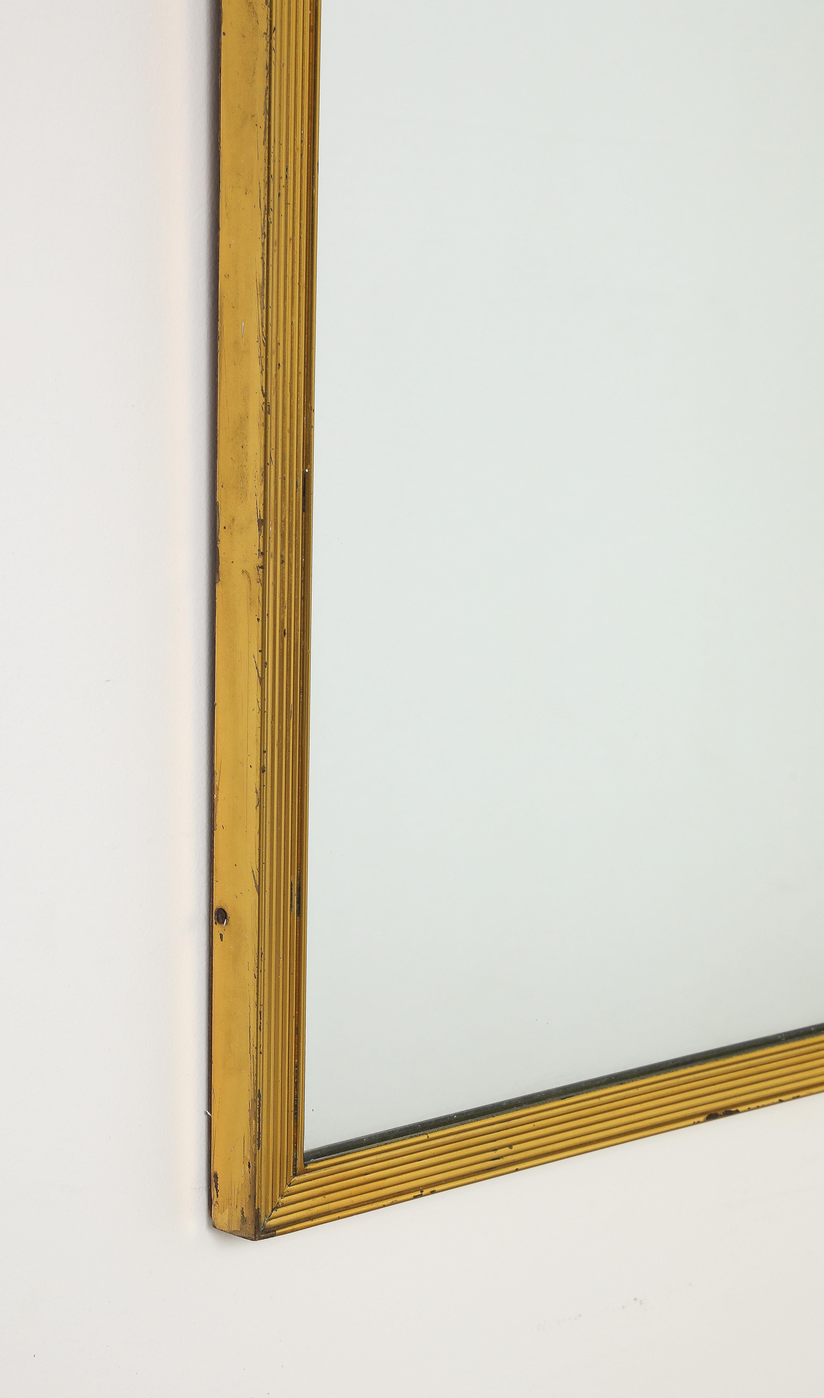 Specchio italiano a coste in metallo dorato, circa 1970 in vendita 4