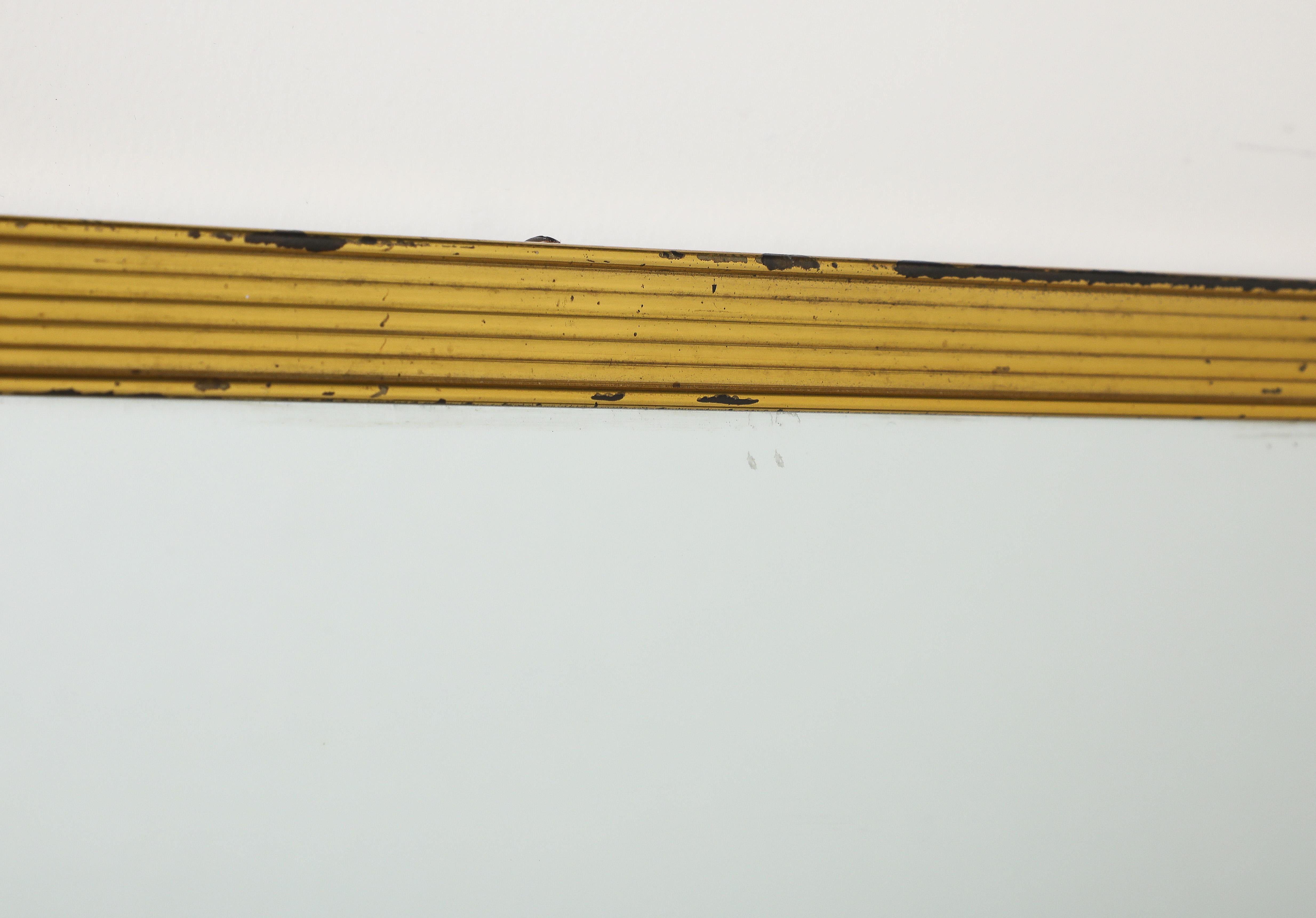 Specchio italiano a coste in metallo dorato, circa 1970 in vendita 5