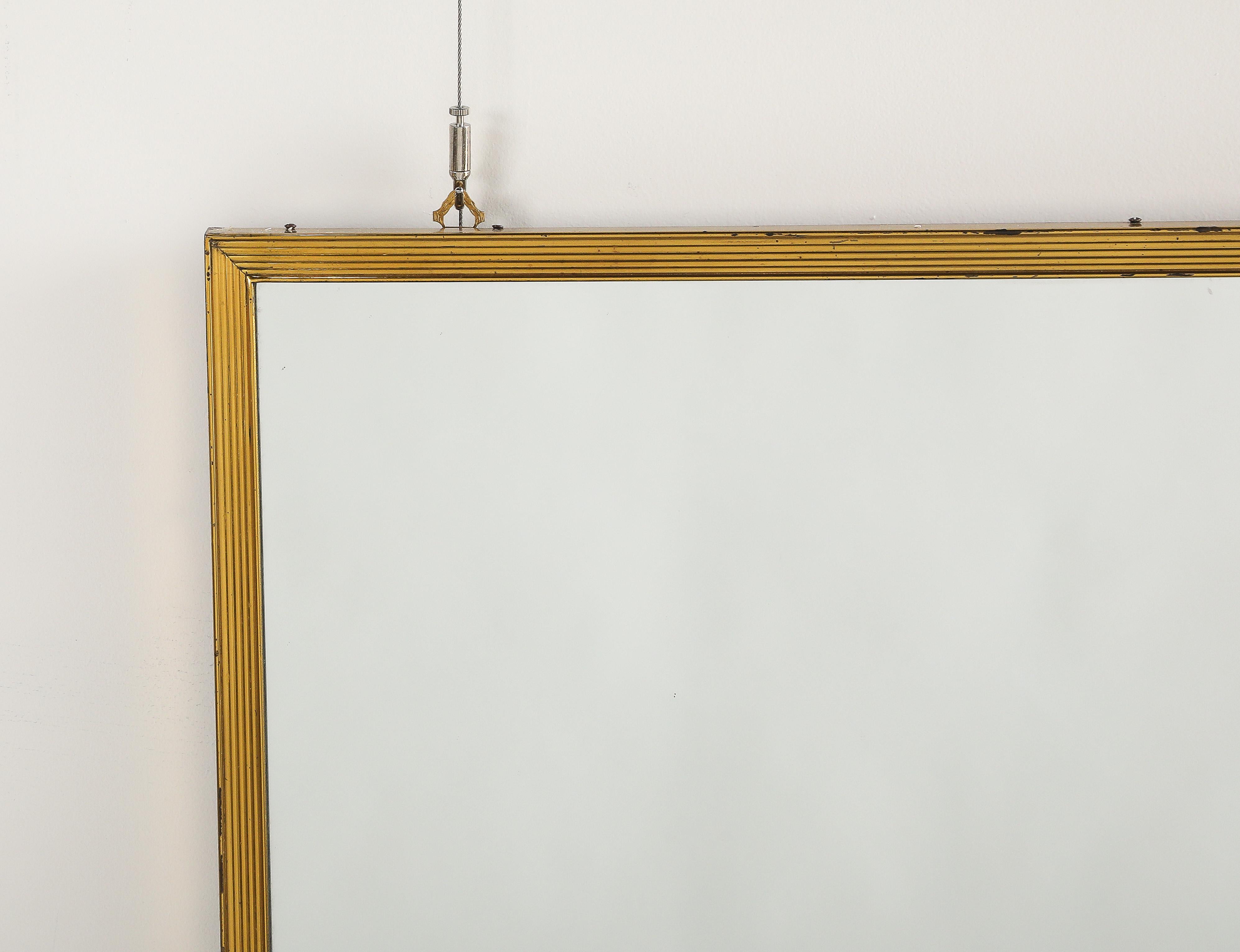 Specchio italiano a coste in metallo dorato, circa 1970 in vendita 10