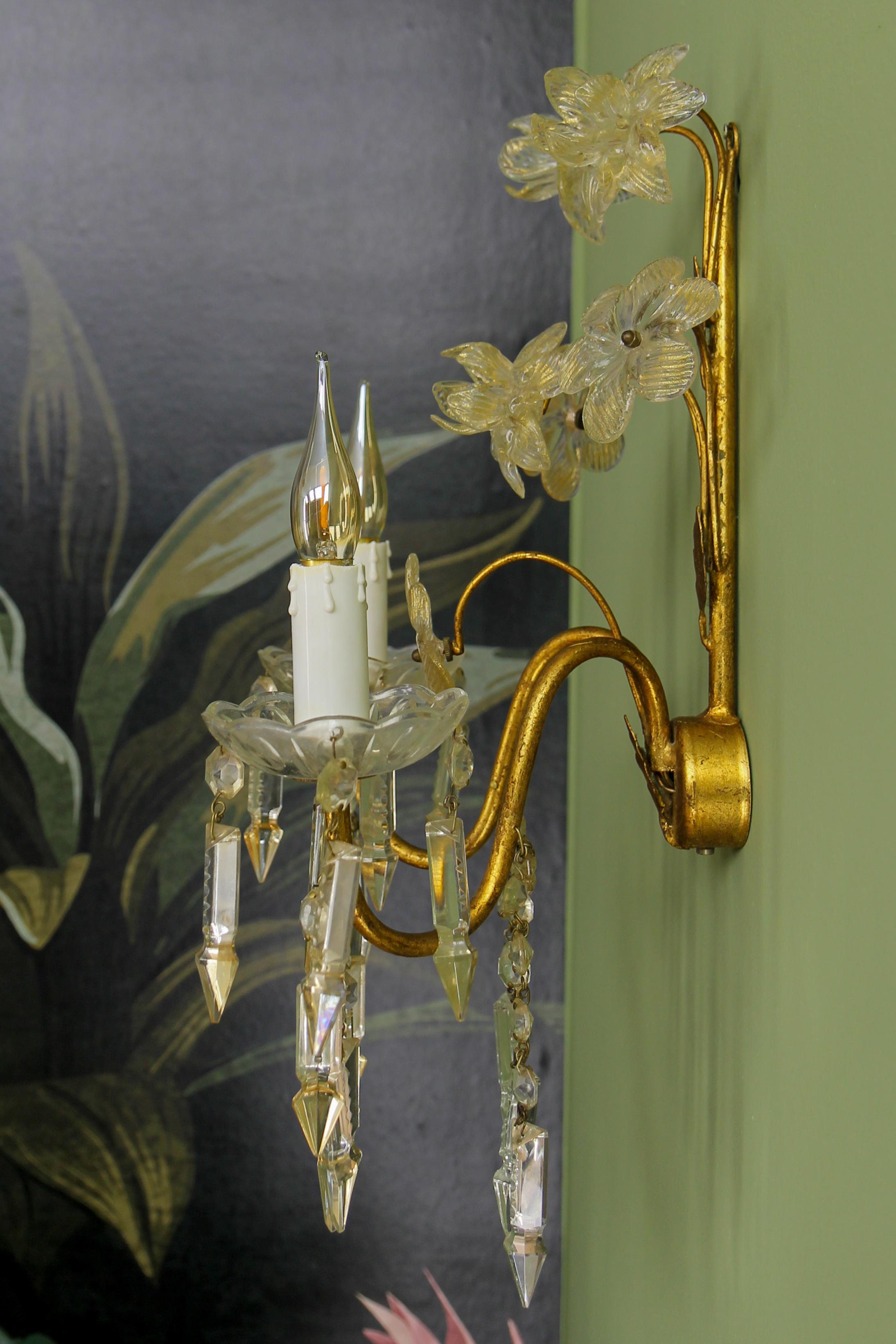 Italian Gilt Metal Two-Light Sconce with Crystal Glass Flowers and Prisms For Sale 8