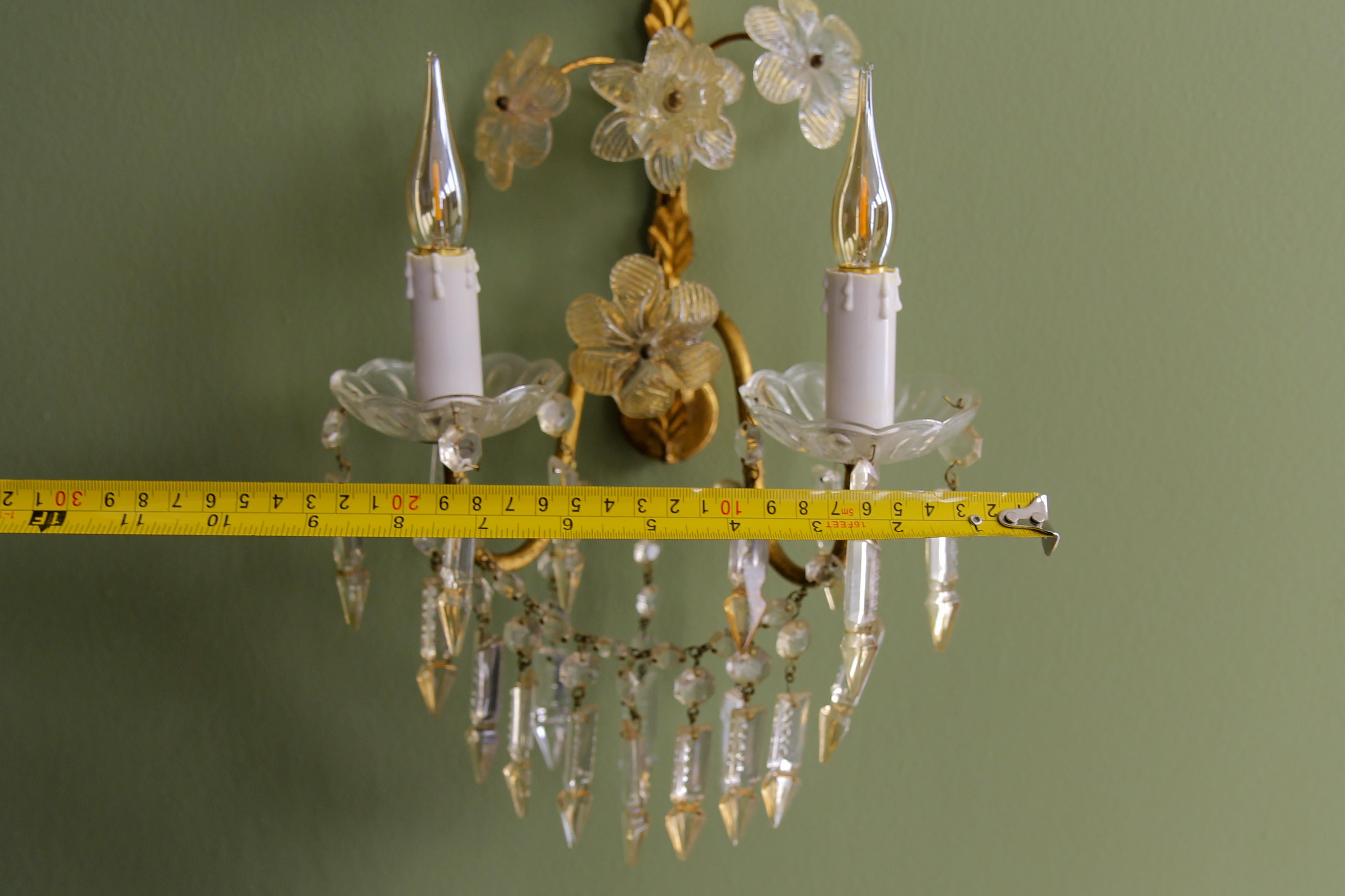 Italian Gilt Metal Two-Light Sconce with Crystal Glass Flowers and Prisms For Sale 11
