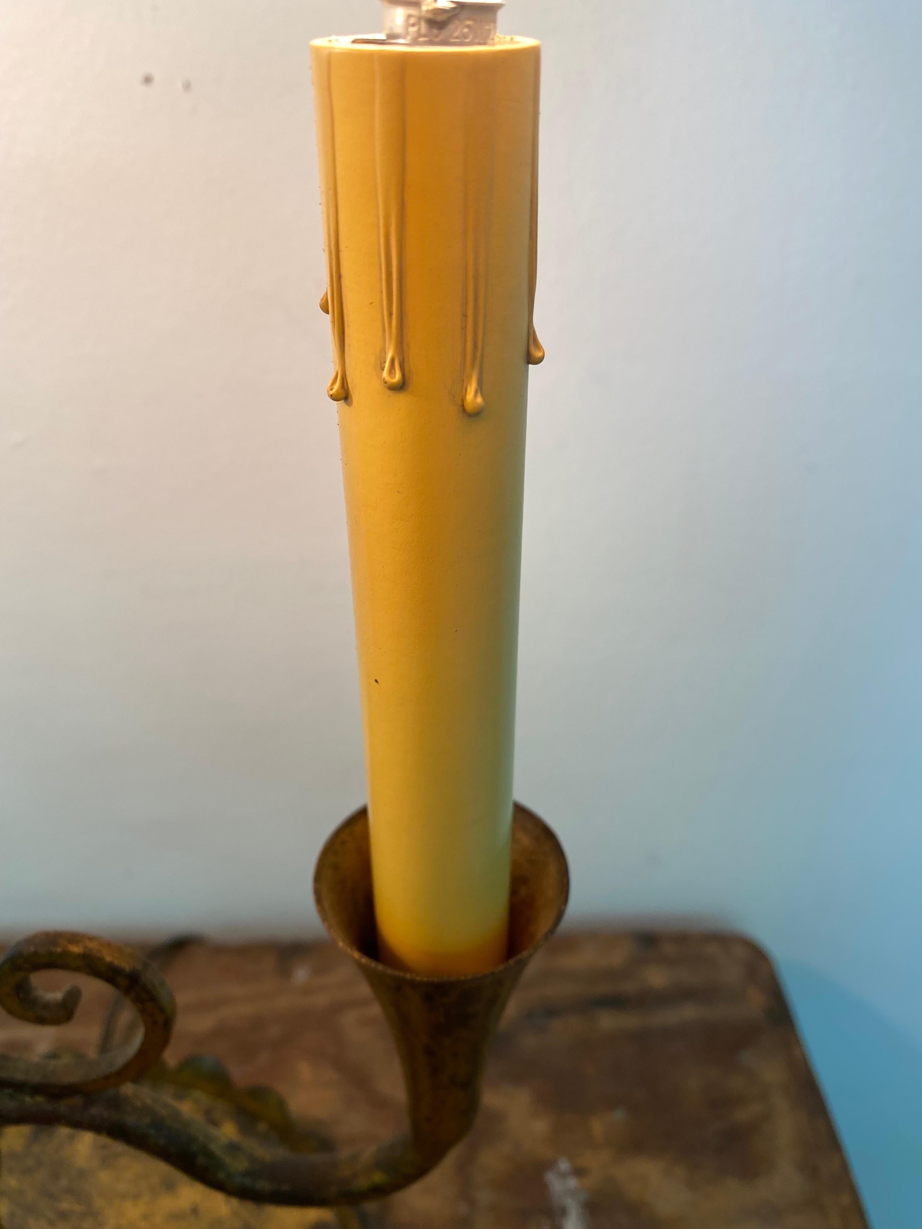 1960's Italian Table Lamp, Gilt finish over metal Hollywood Regency For Sale 4