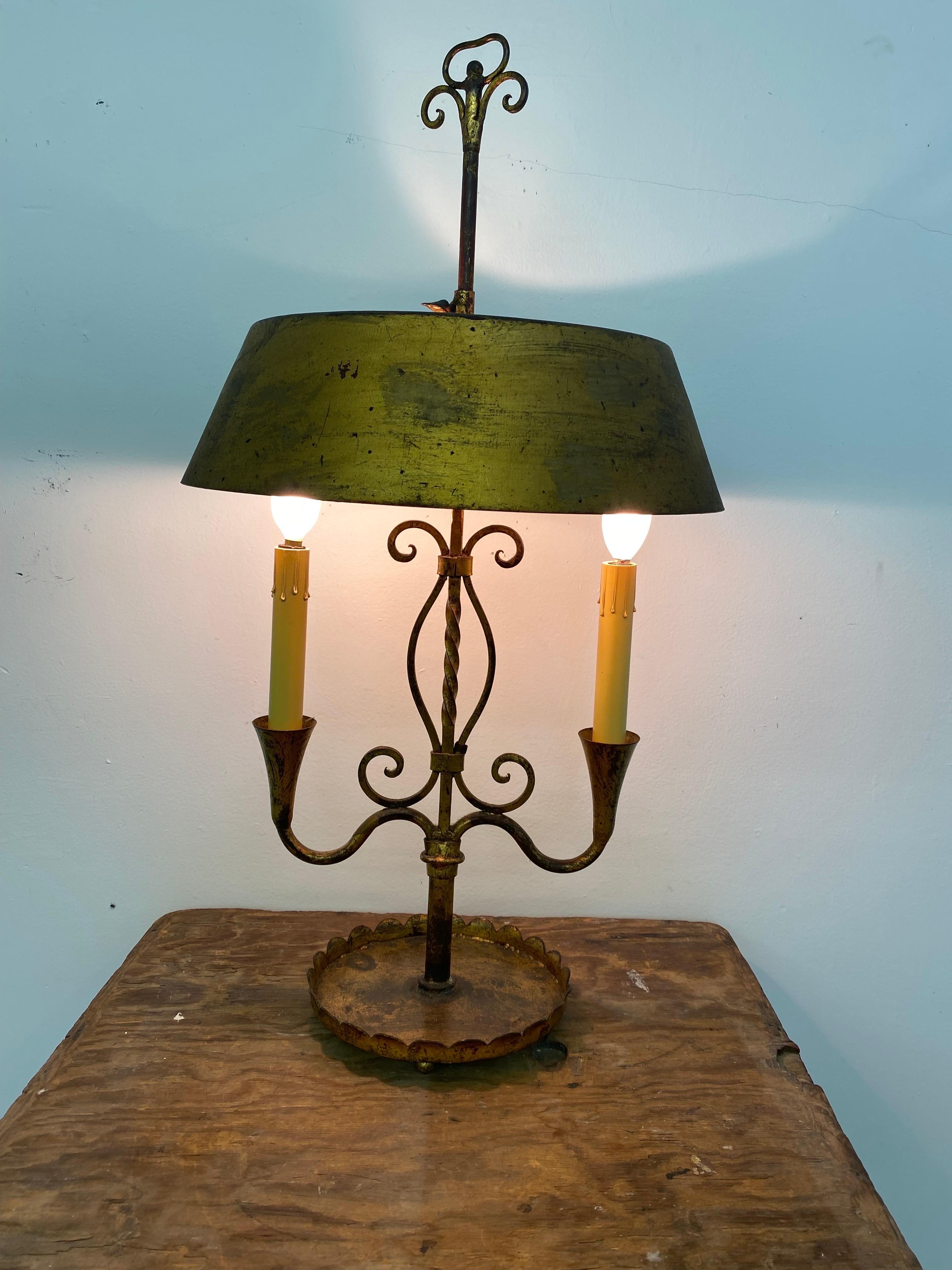 1960's Italian Table Lamp, Gilt finish over metal Hollywood Regency For Sale 10