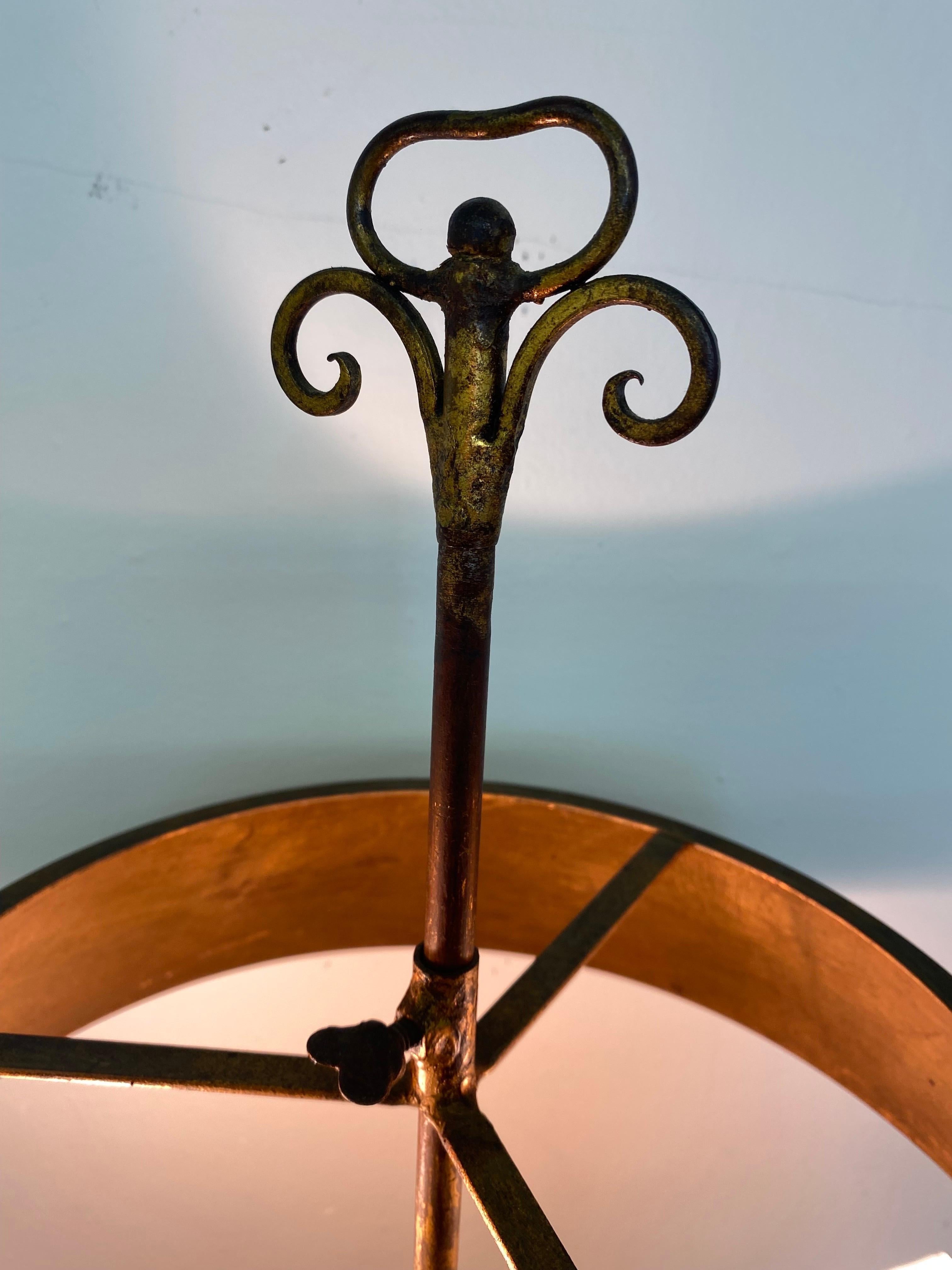 1960's Italian Table Lamp, Gilt finish over metal Hollywood Regency For Sale 3
