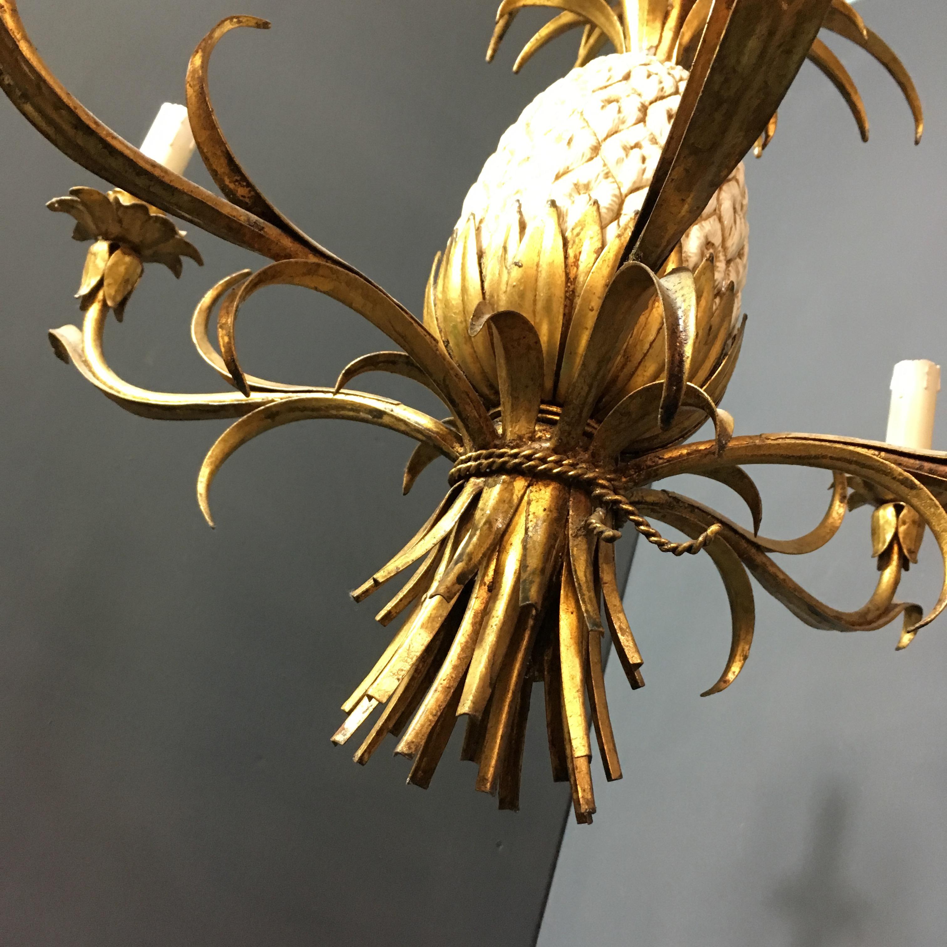Italian Gilt Pineapple Tole Chandelier, circa 1950s In Good Condition In Hastings, GB