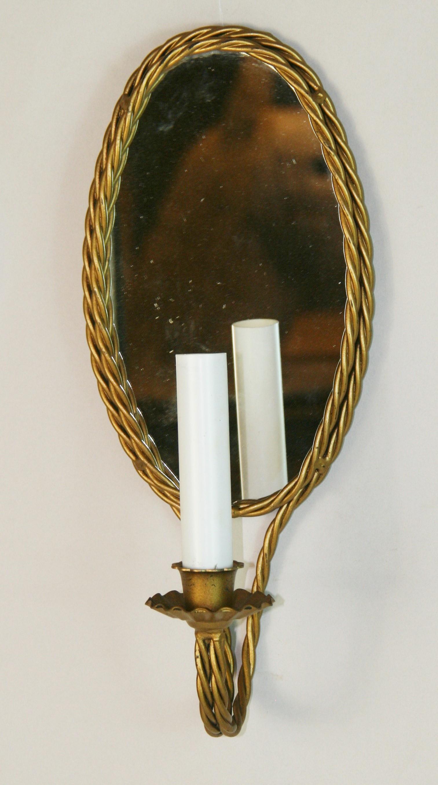 1836 Paar italienische verspiegelte Seil-Leuchter
Neu verkabelt
Für 60-Watt-Kandelaber-Glühbirne geeignet