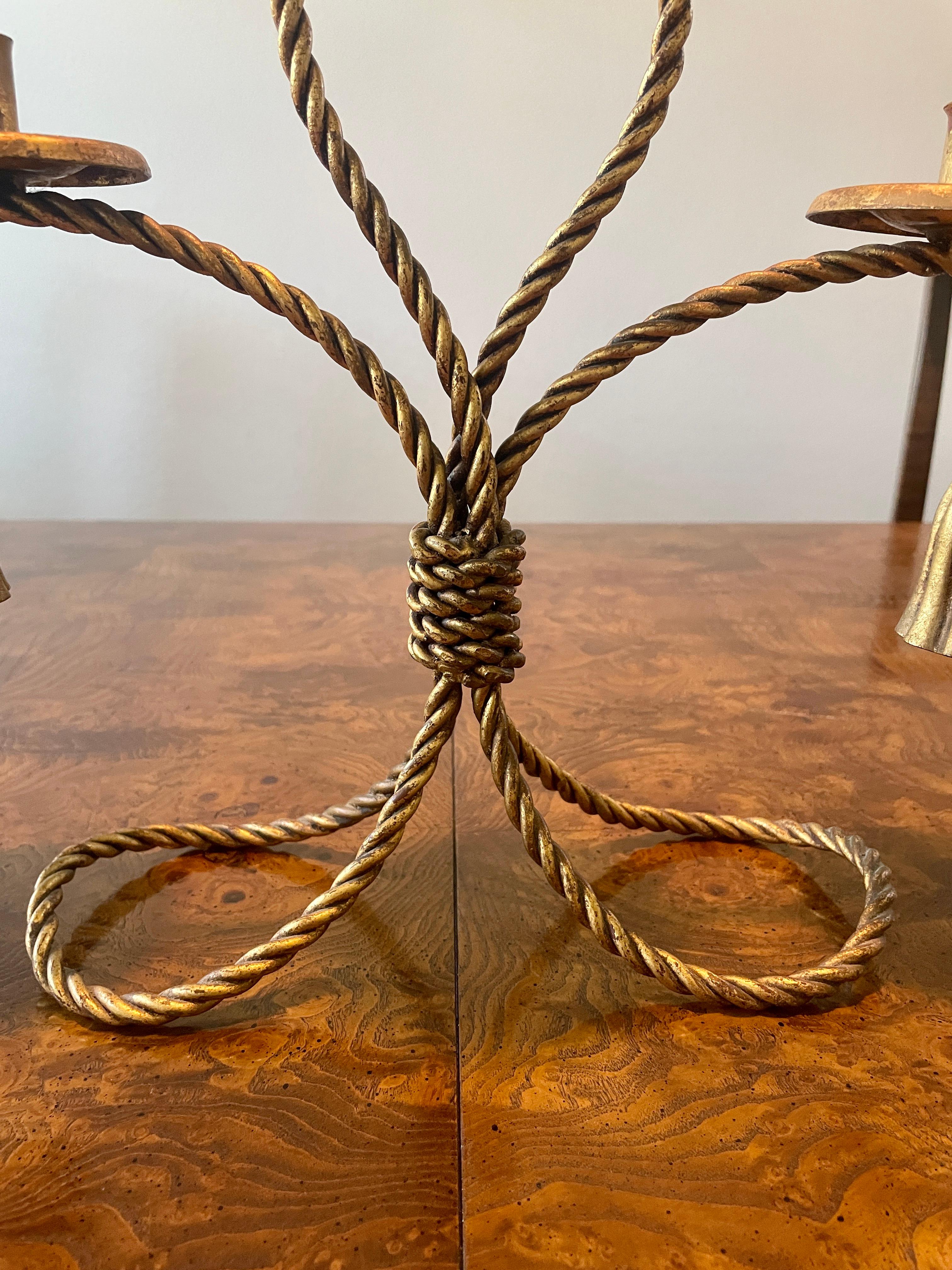 Candelabro italiano dorado con borla en Bueno estado para la venta en Denton, TX