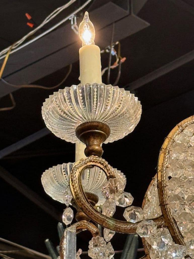 XIX secolo Lampadario italiano in tole dorate e cristallo in vendita
