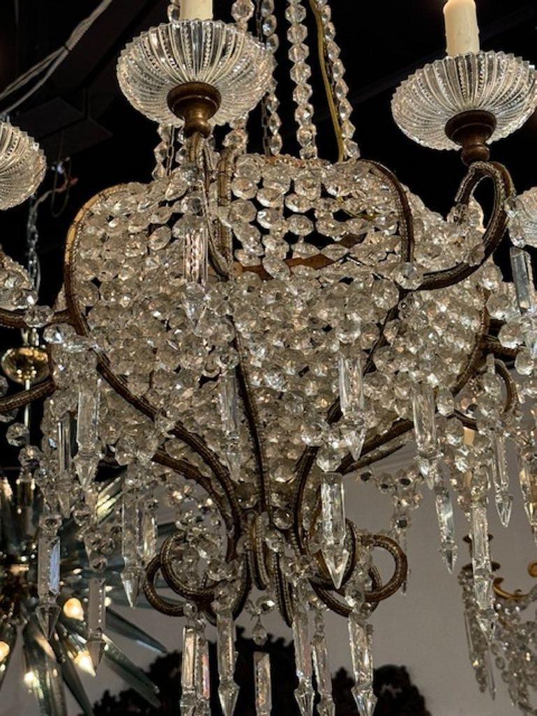 Cristallo Lampadario italiano in tole dorate e cristallo in vendita