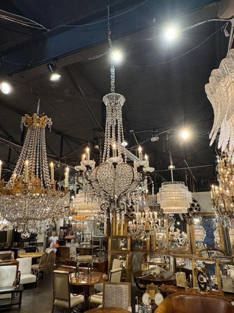 Lampadario italiano in tole dorate e cristallo in vendita 2