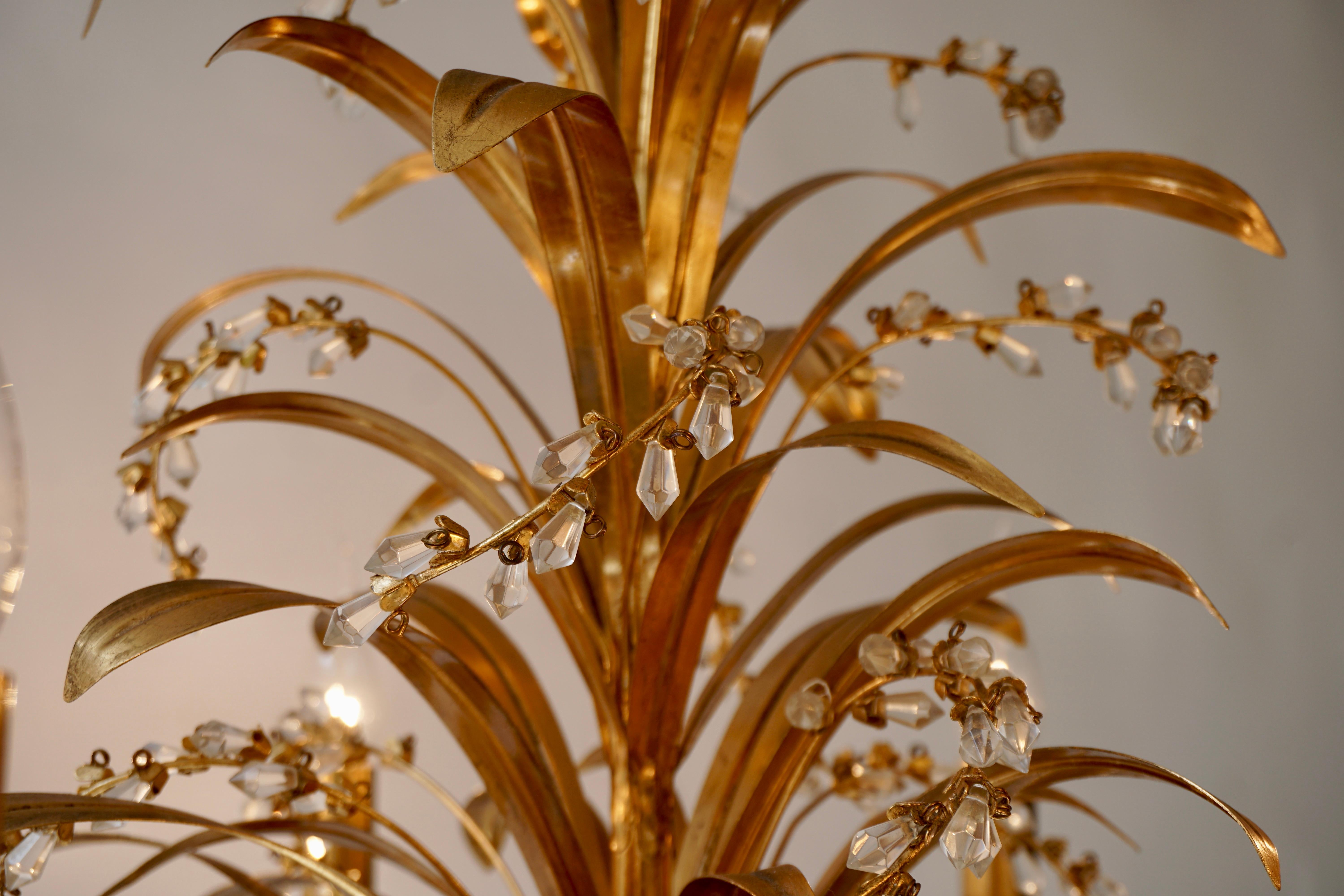 20ième siècle Lustre italien en tôle dorée et cristal palmier en vente