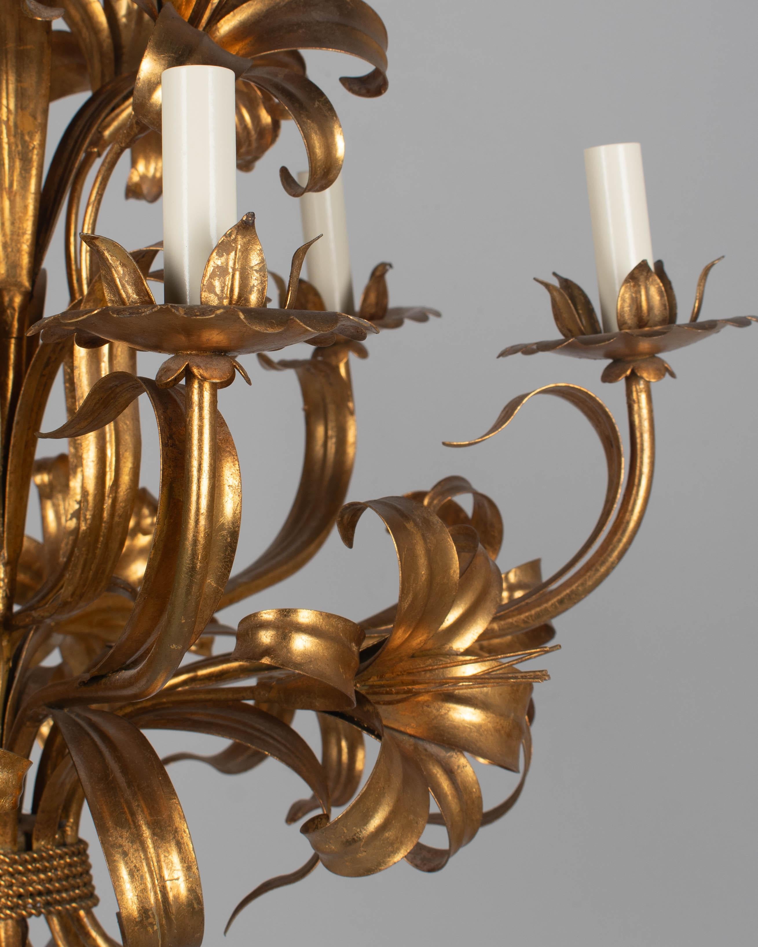 Italian Gilt Tôle Chandelier in vendita 3